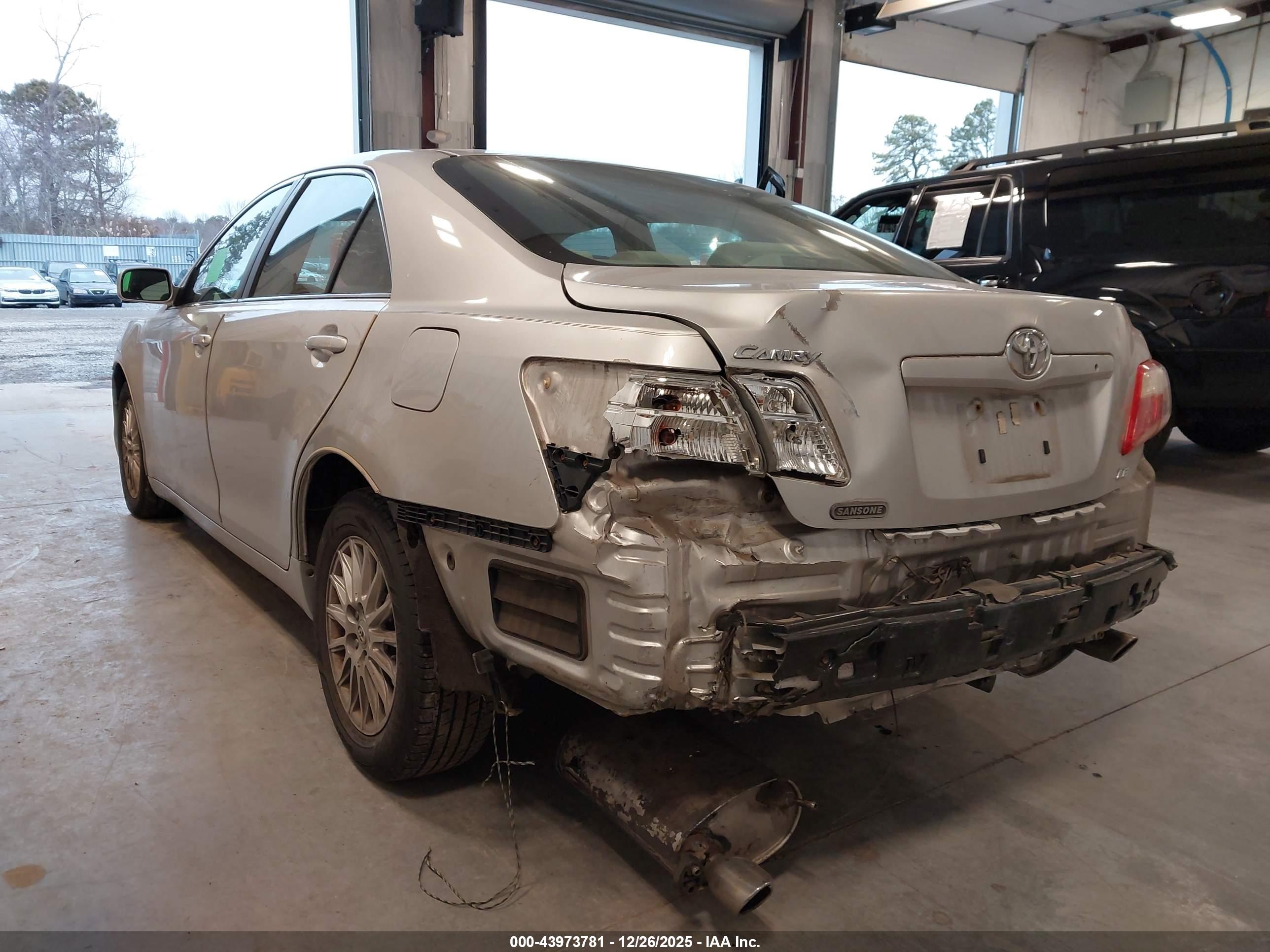 TOYOTA CAMRY image 3