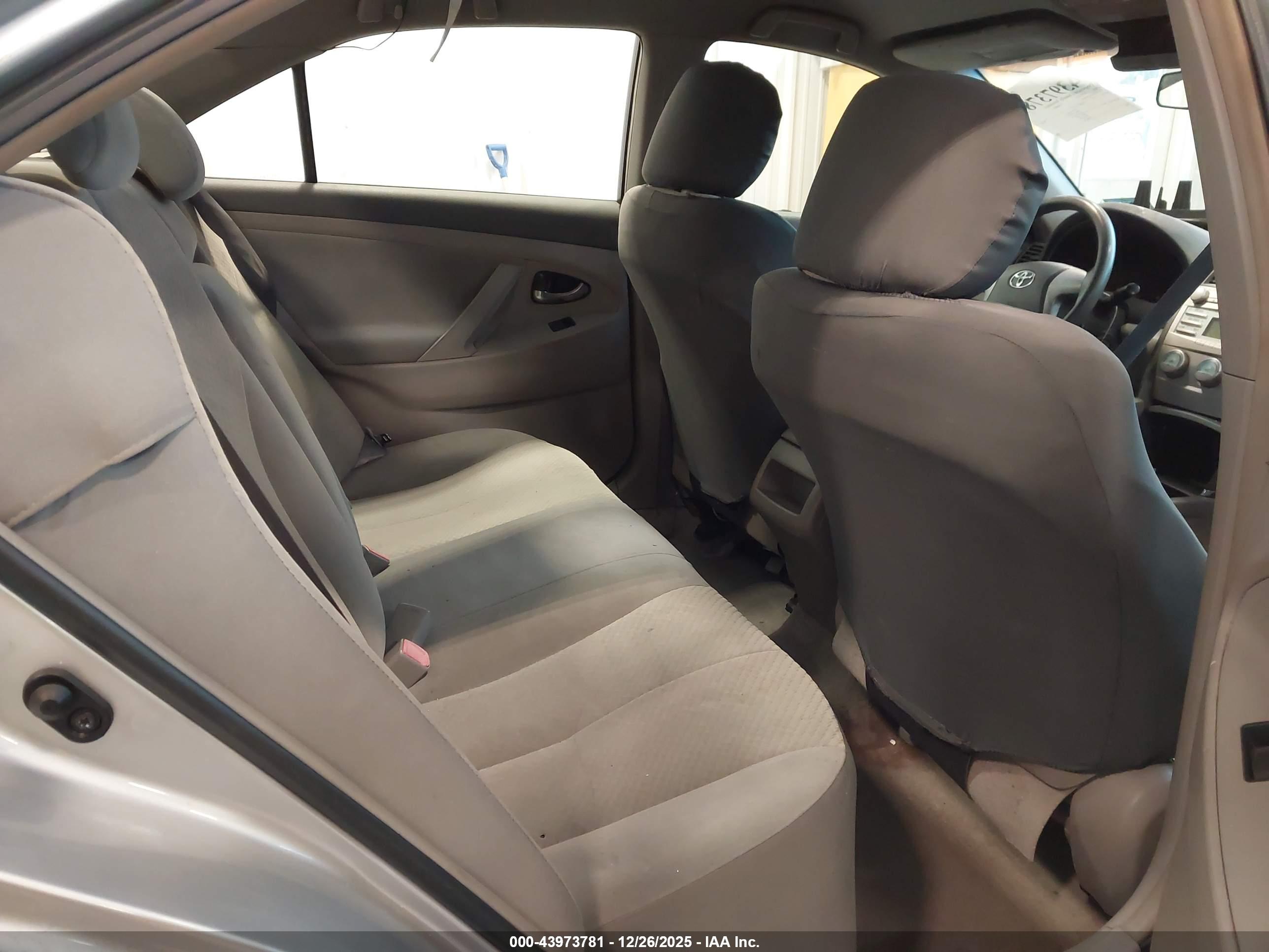 TOYOTA CAMRY image 8