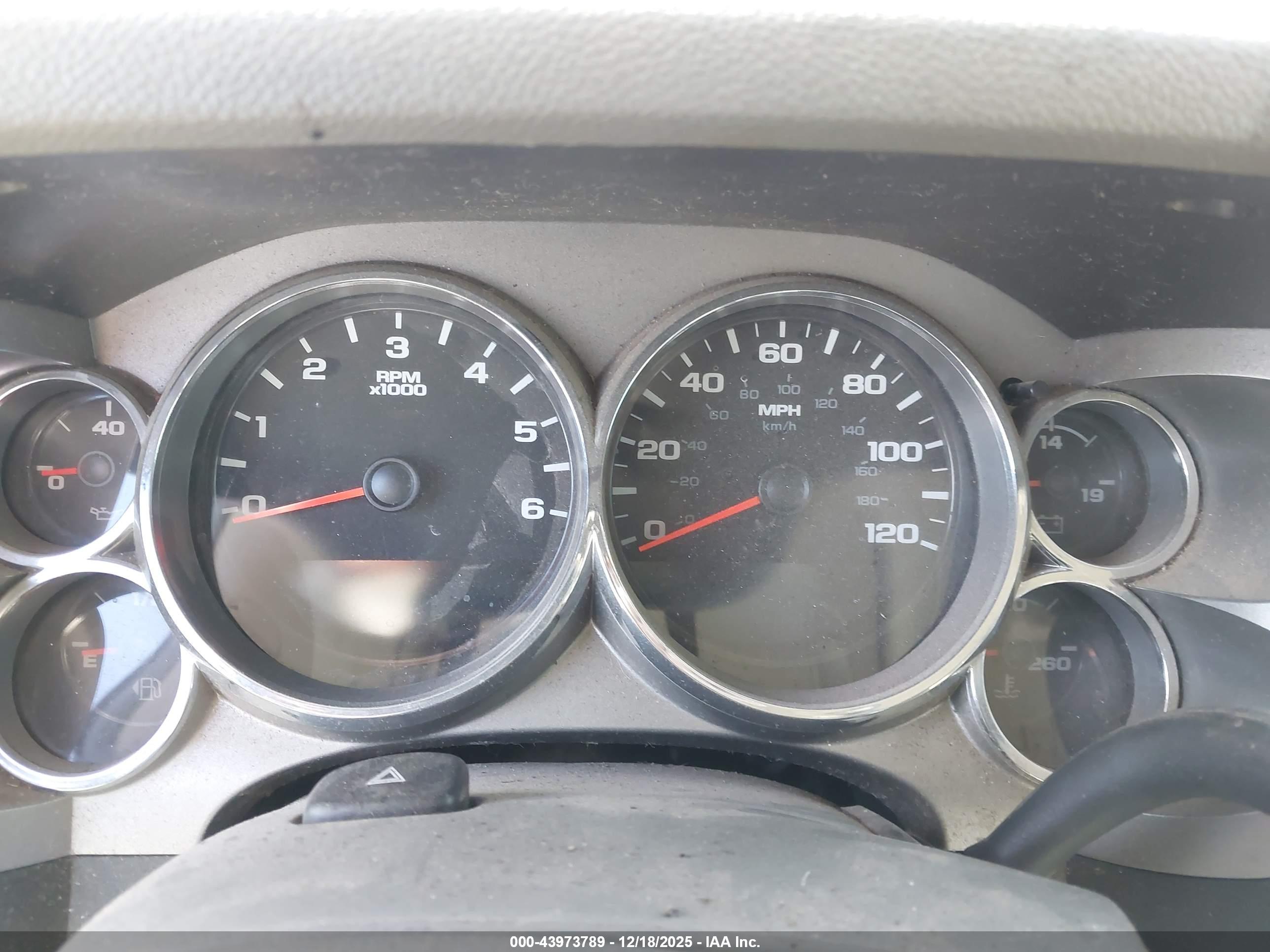 CHEVROLET SILVERADO image 7
