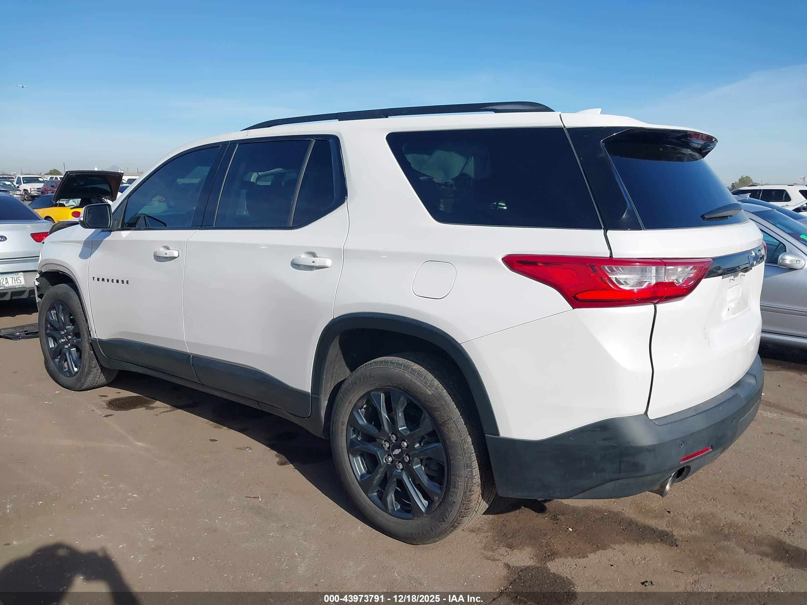 CHEVROLET TRAVERSE image 3