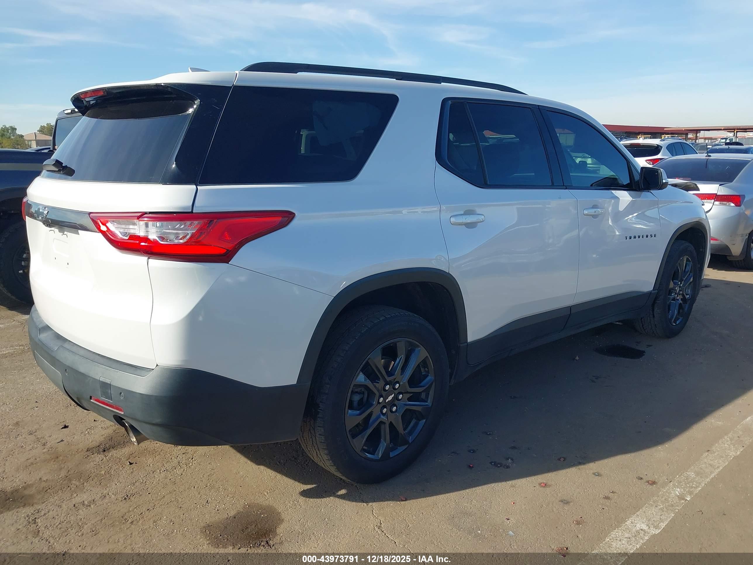 CHEVROLET TRAVERSE image 4