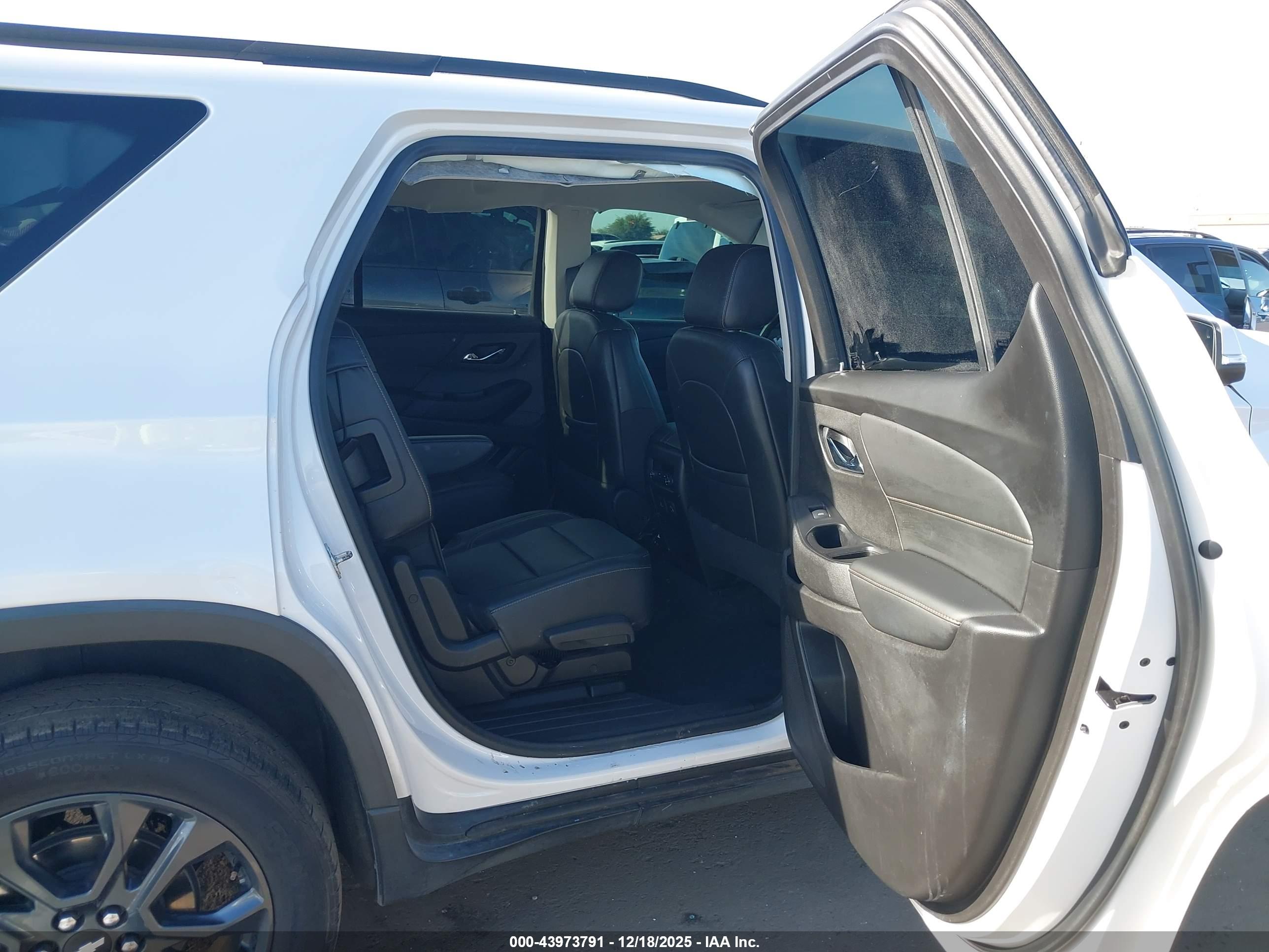 CHEVROLET TRAVERSE image 8
