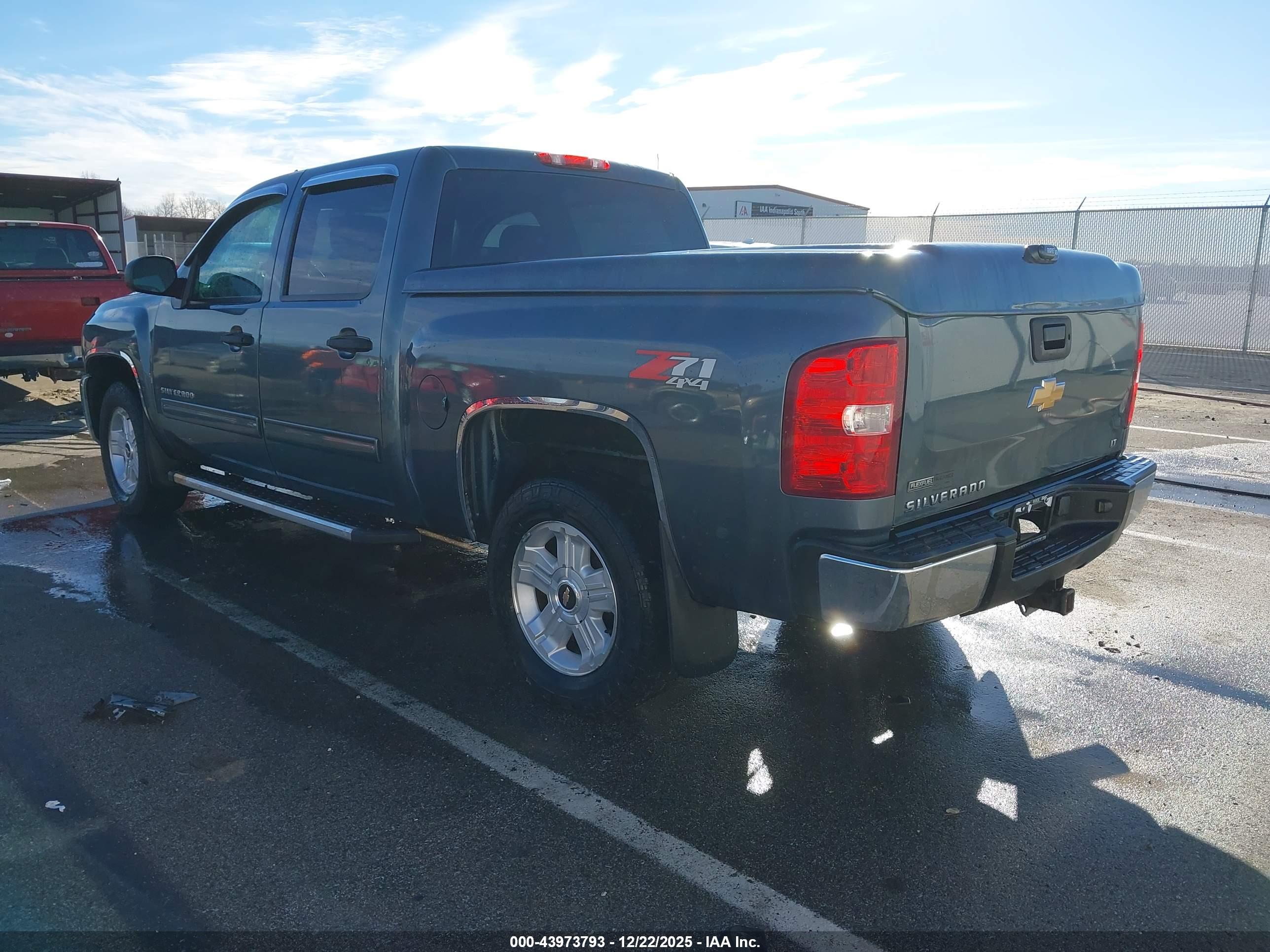 CHEVROLET SILVERADO image 3