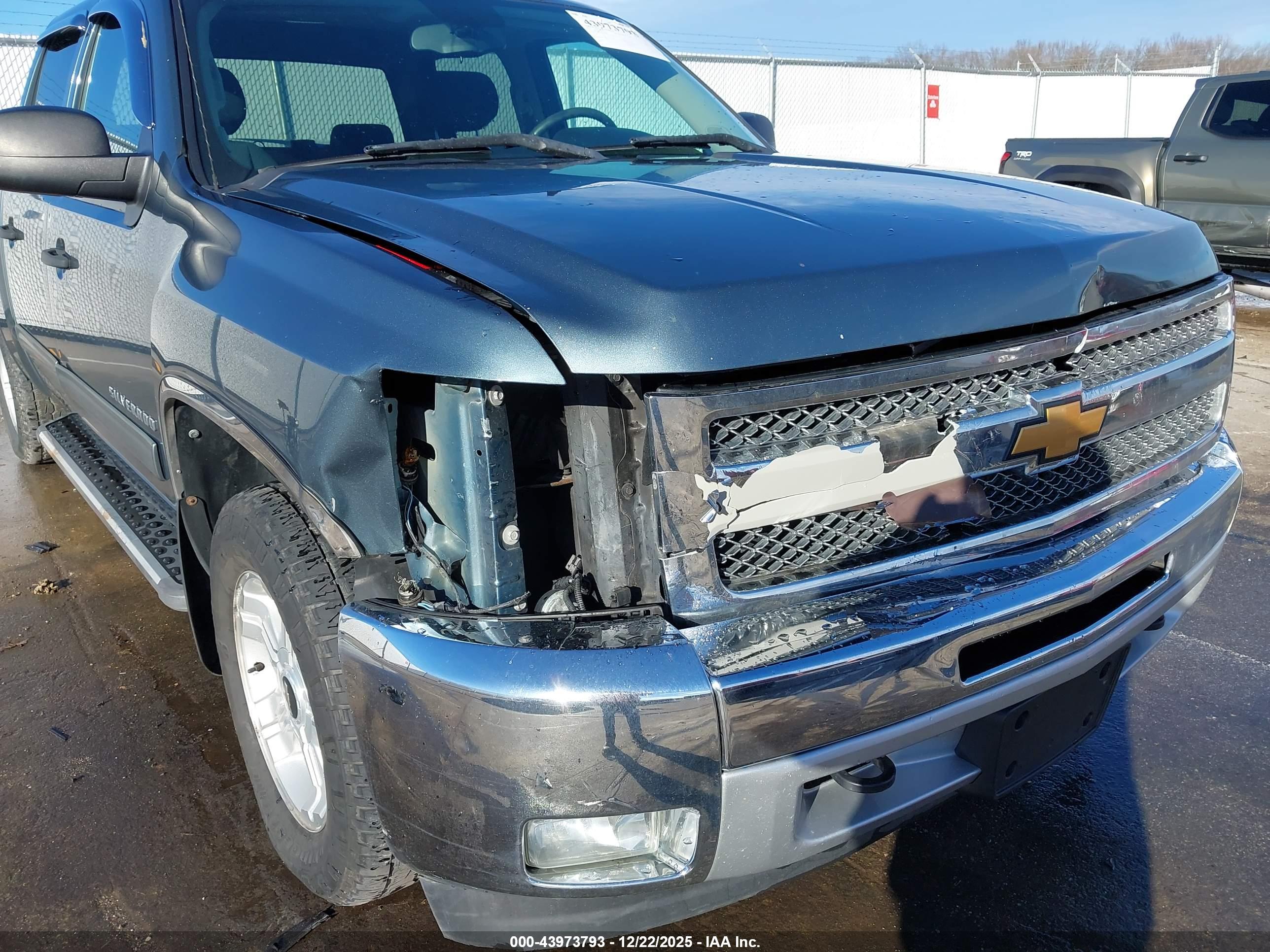 CHEVROLET SILVERADO image 6
