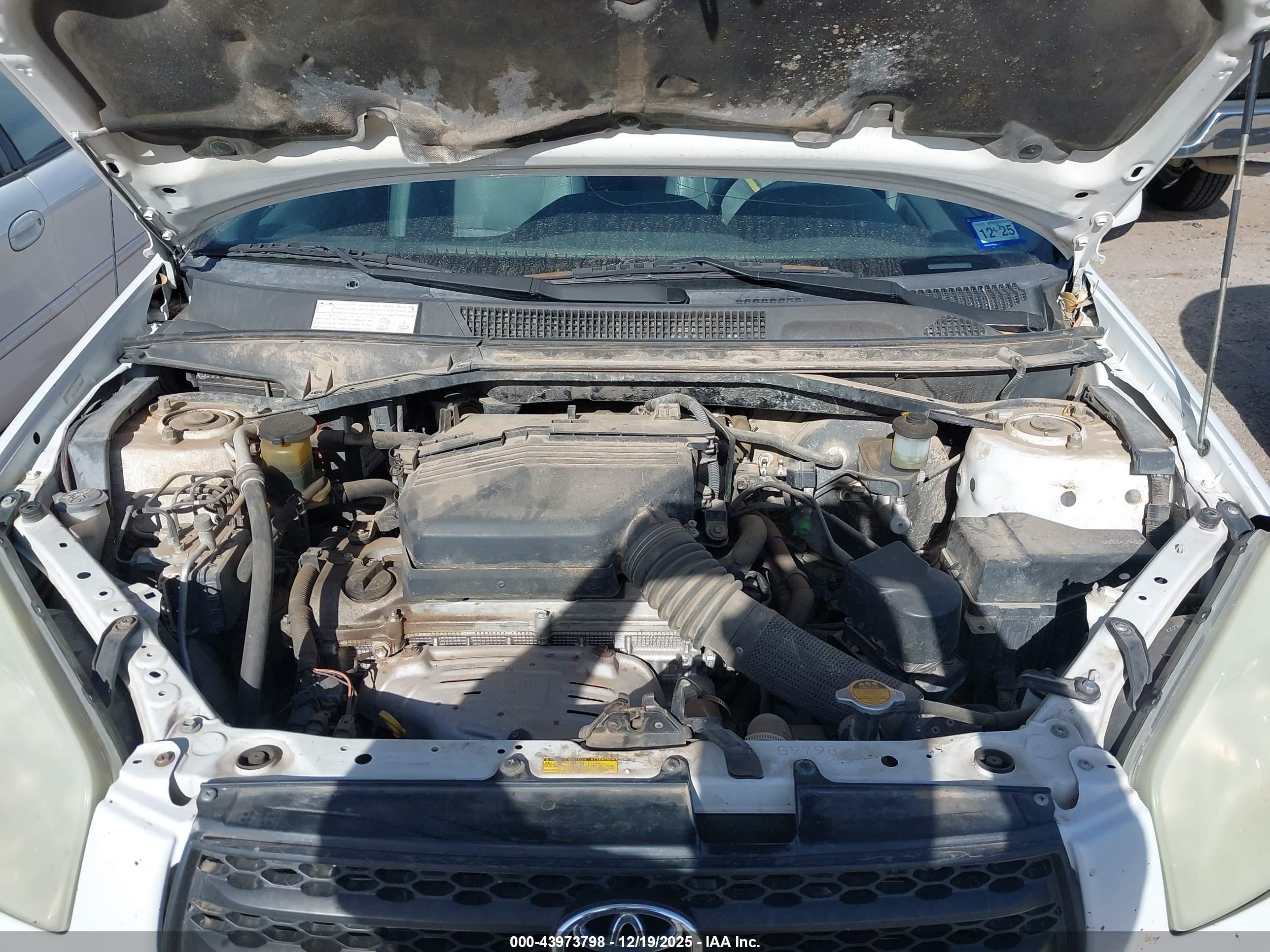 TOYOTA RAV4 image 10