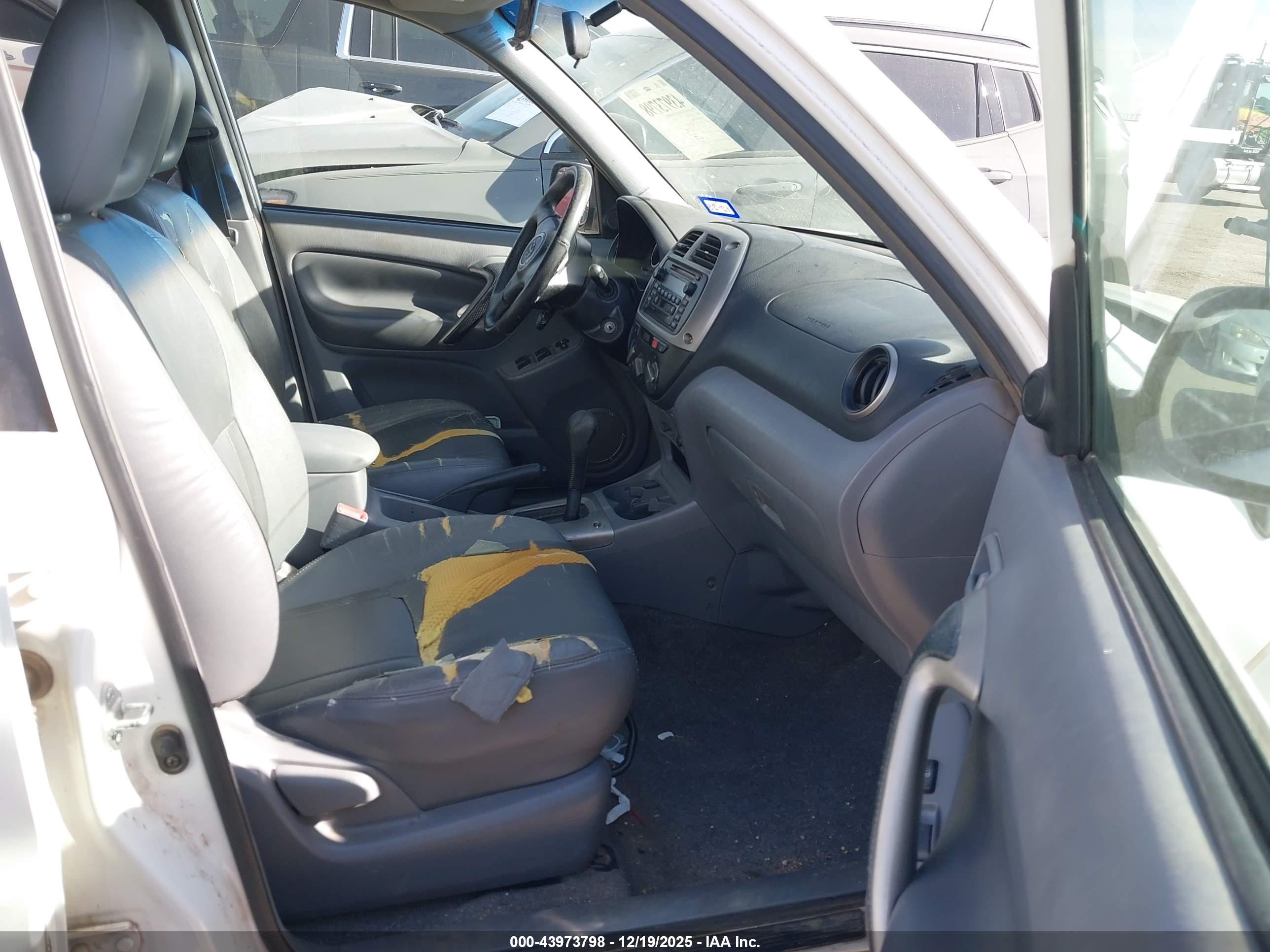 TOYOTA RAV4 image 5