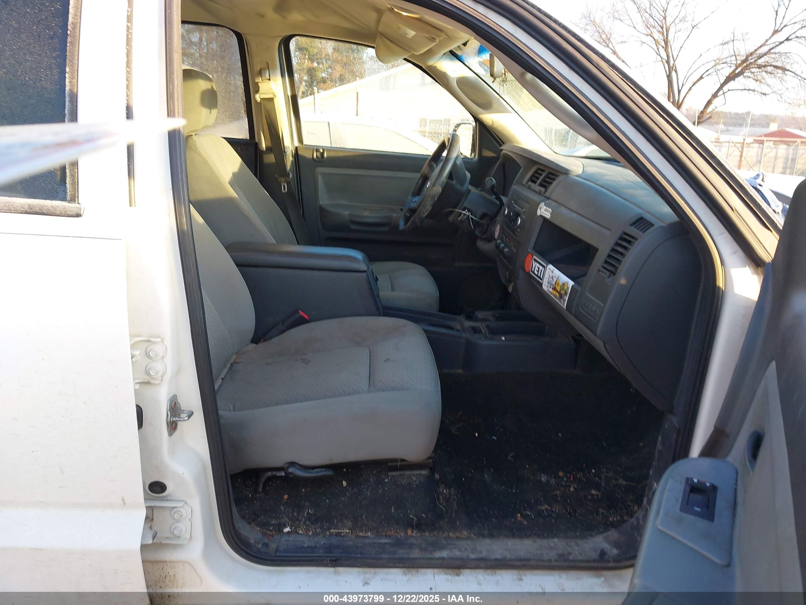 DODGE DAKOTA image 5