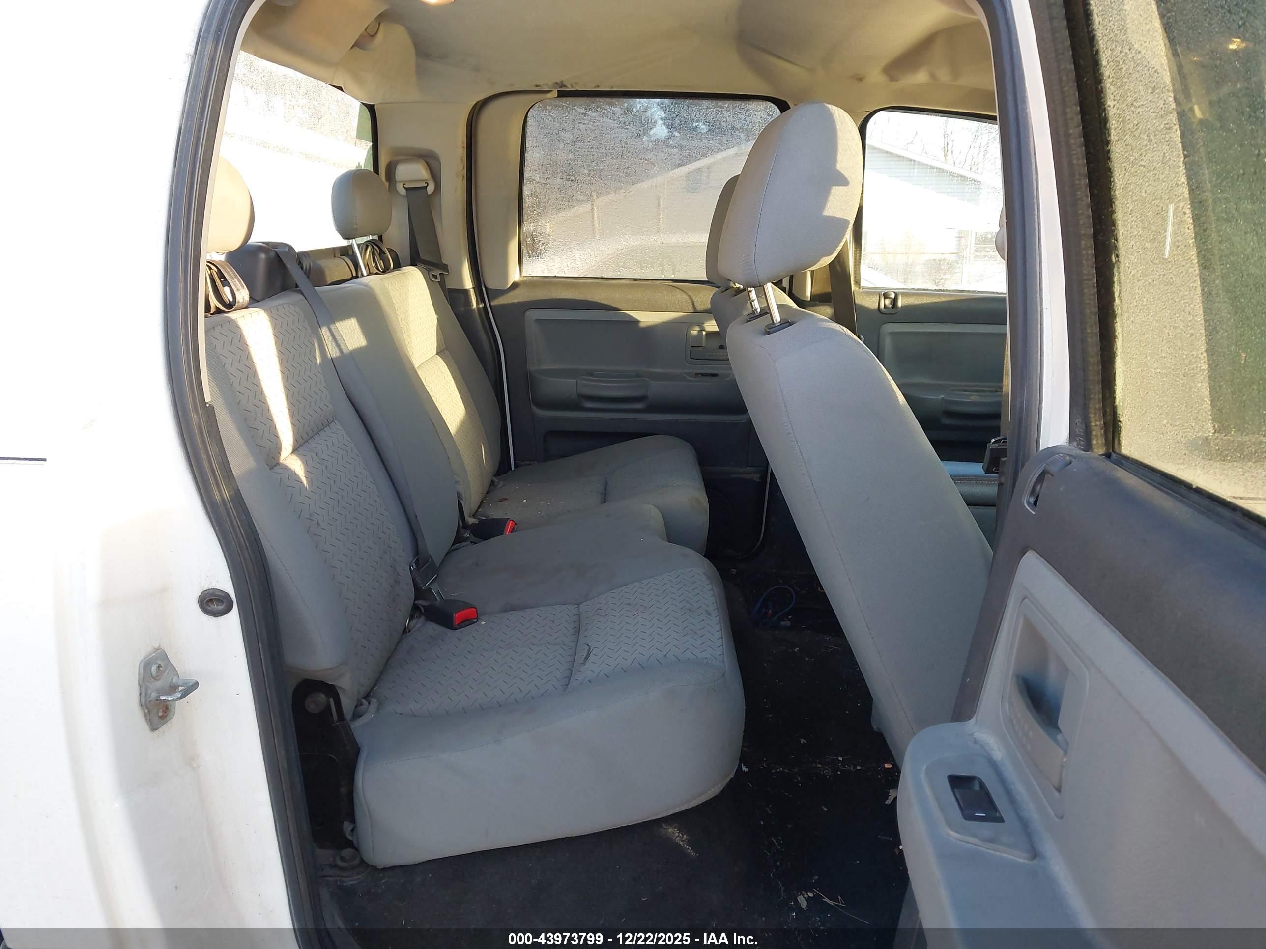 DODGE DAKOTA image 8
