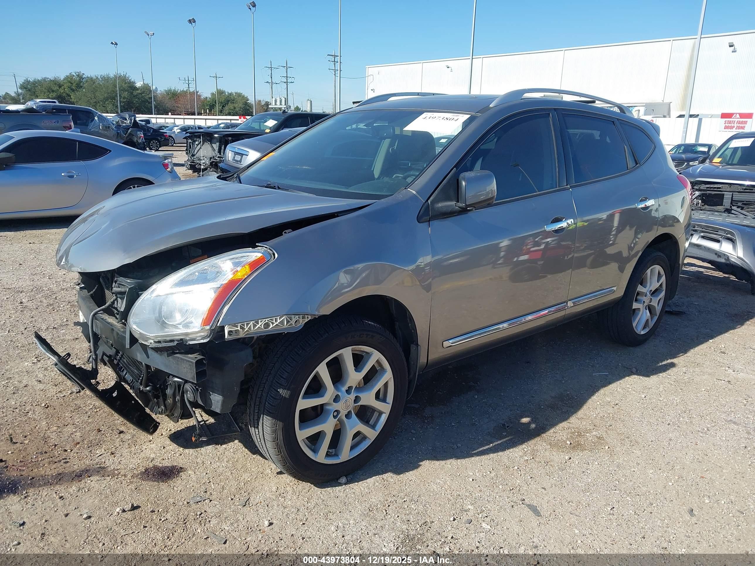 NISSAN ROGUE image 2