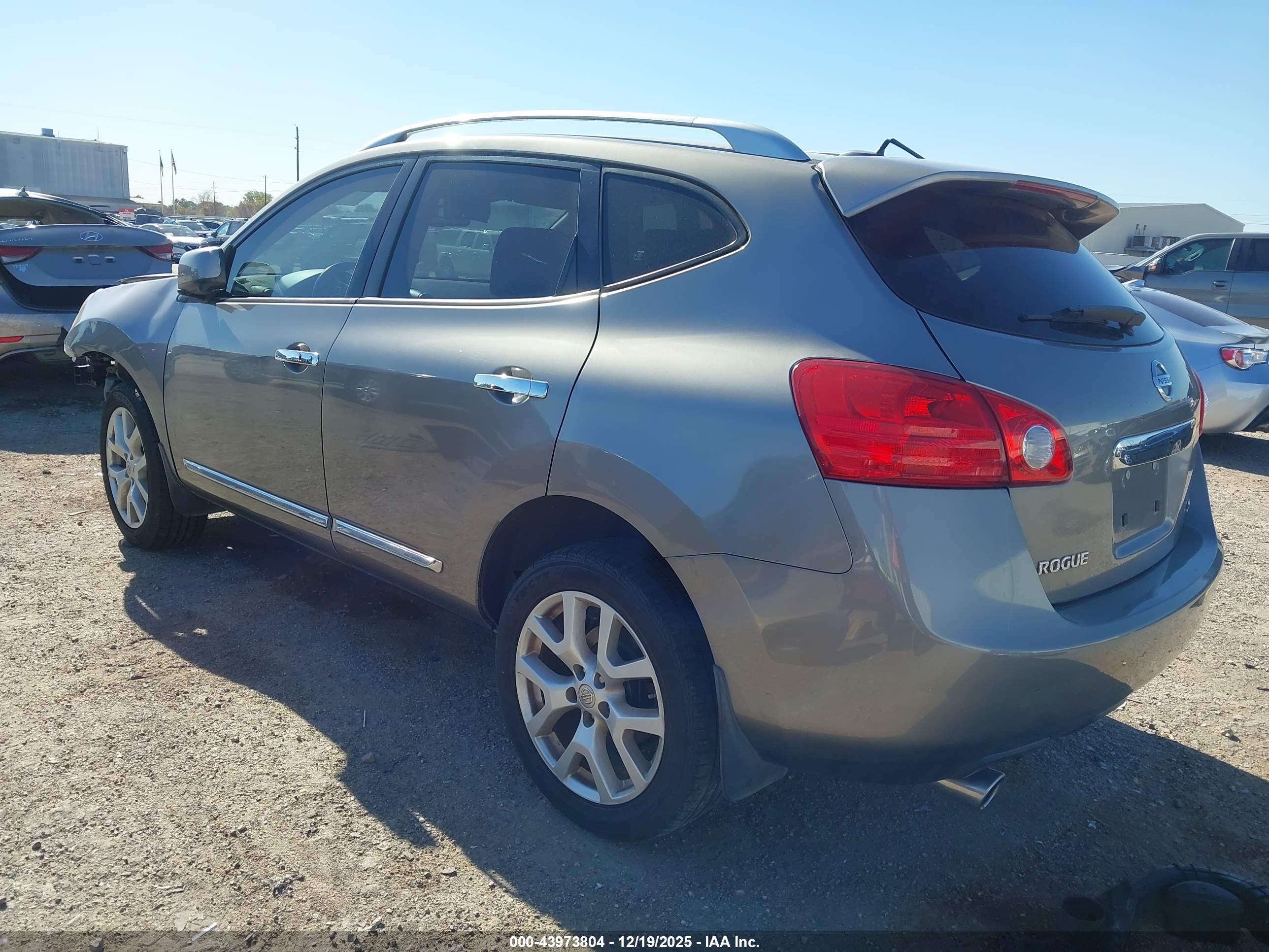 NISSAN ROGUE image 3