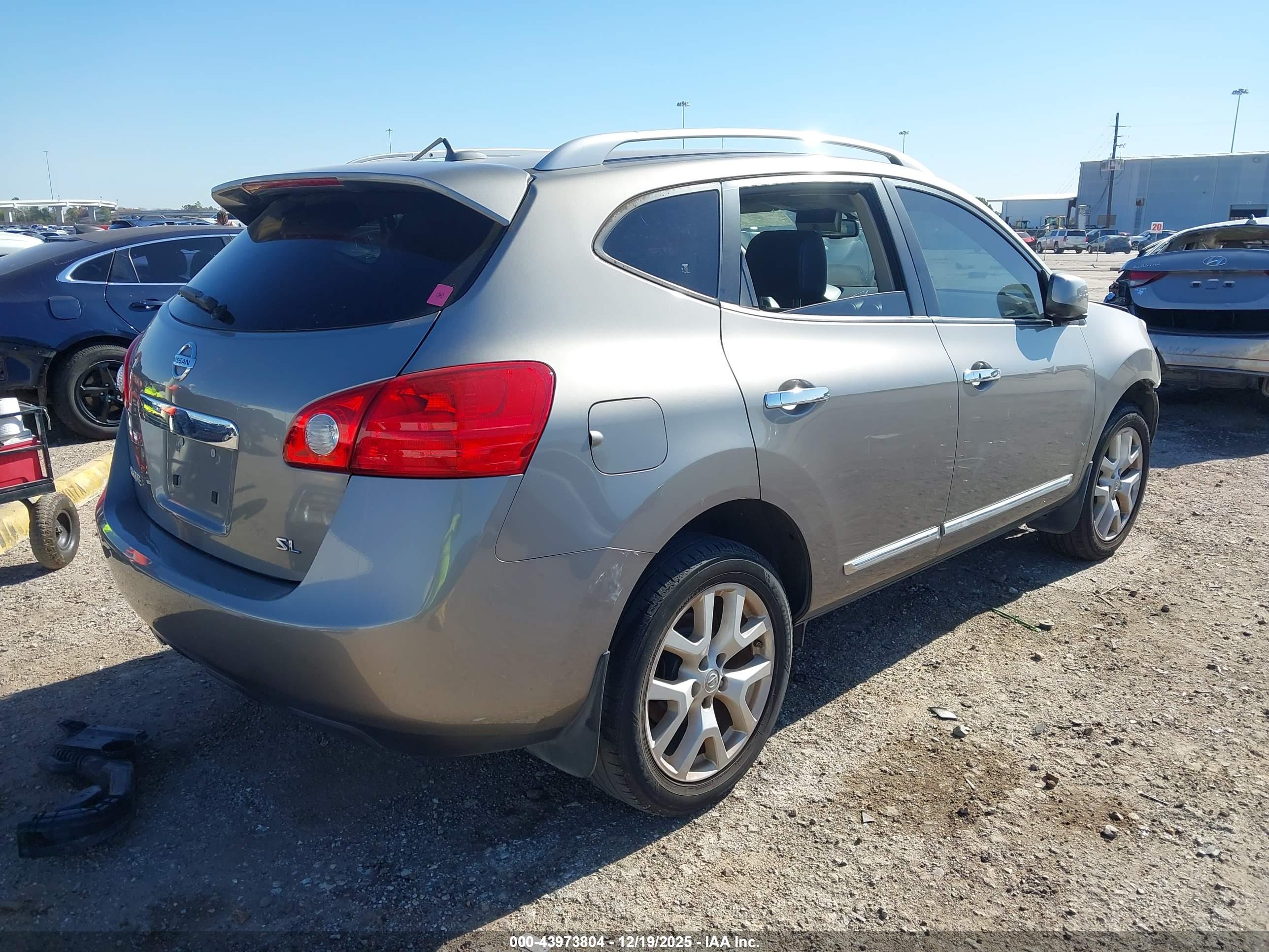 NISSAN ROGUE image 4