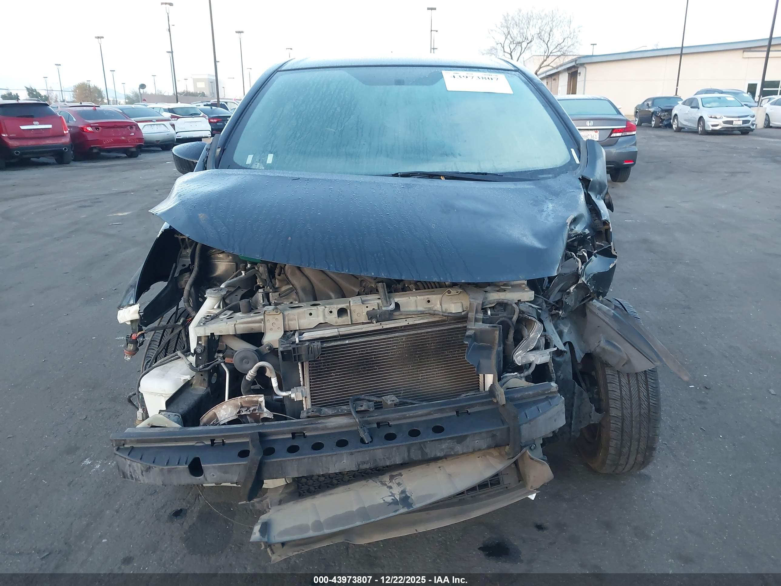 NISSAN VERSA image 6