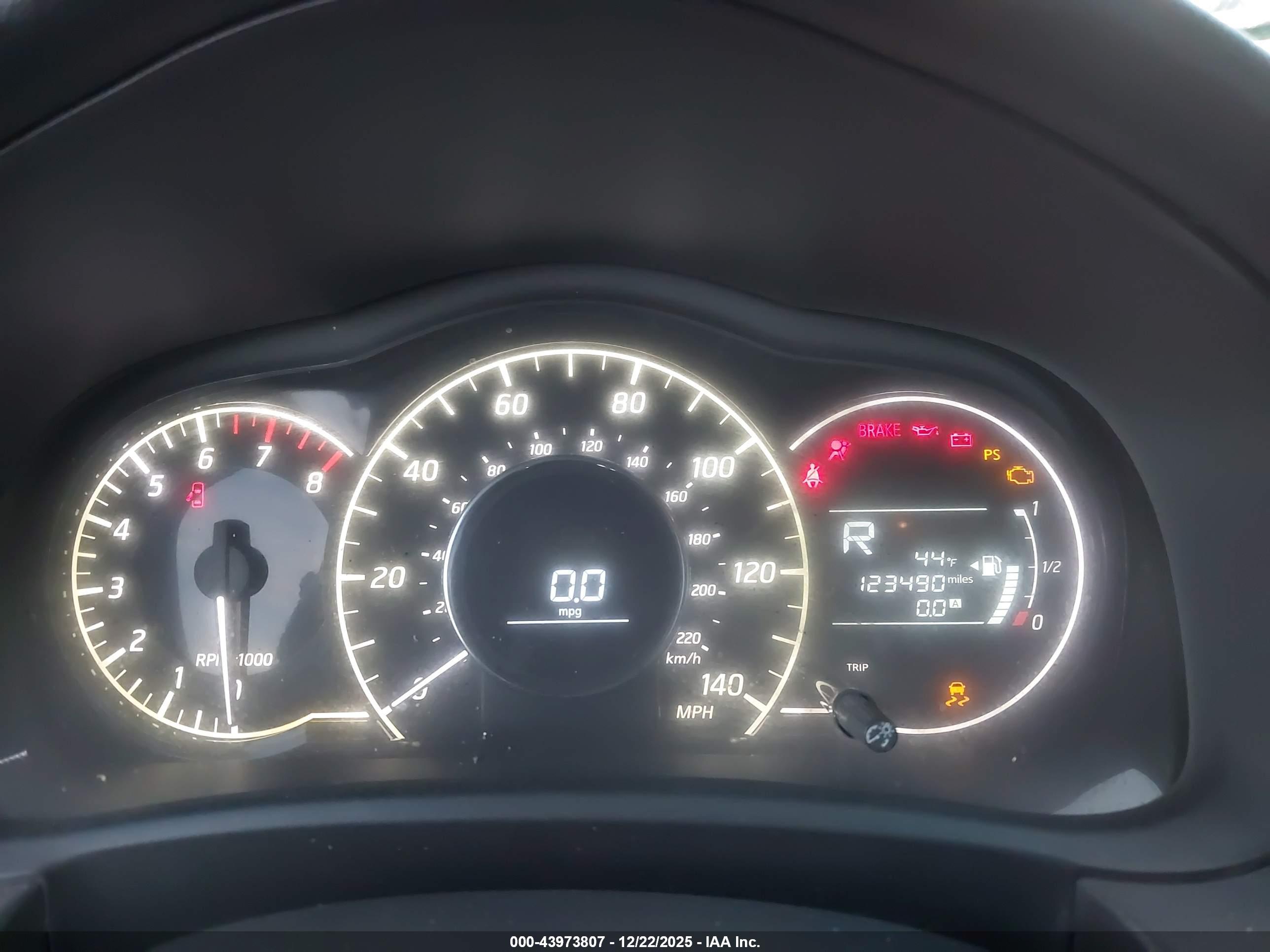 NISSAN VERSA image 7