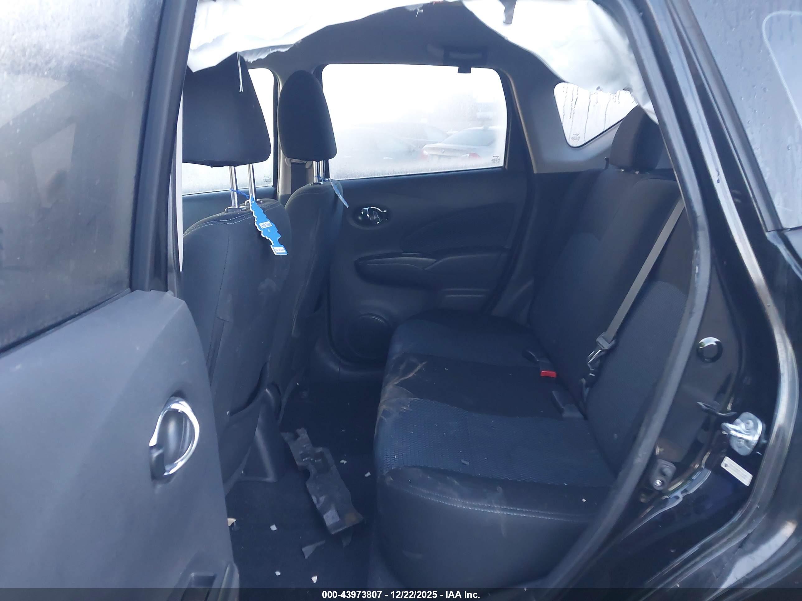 NISSAN VERSA image 8