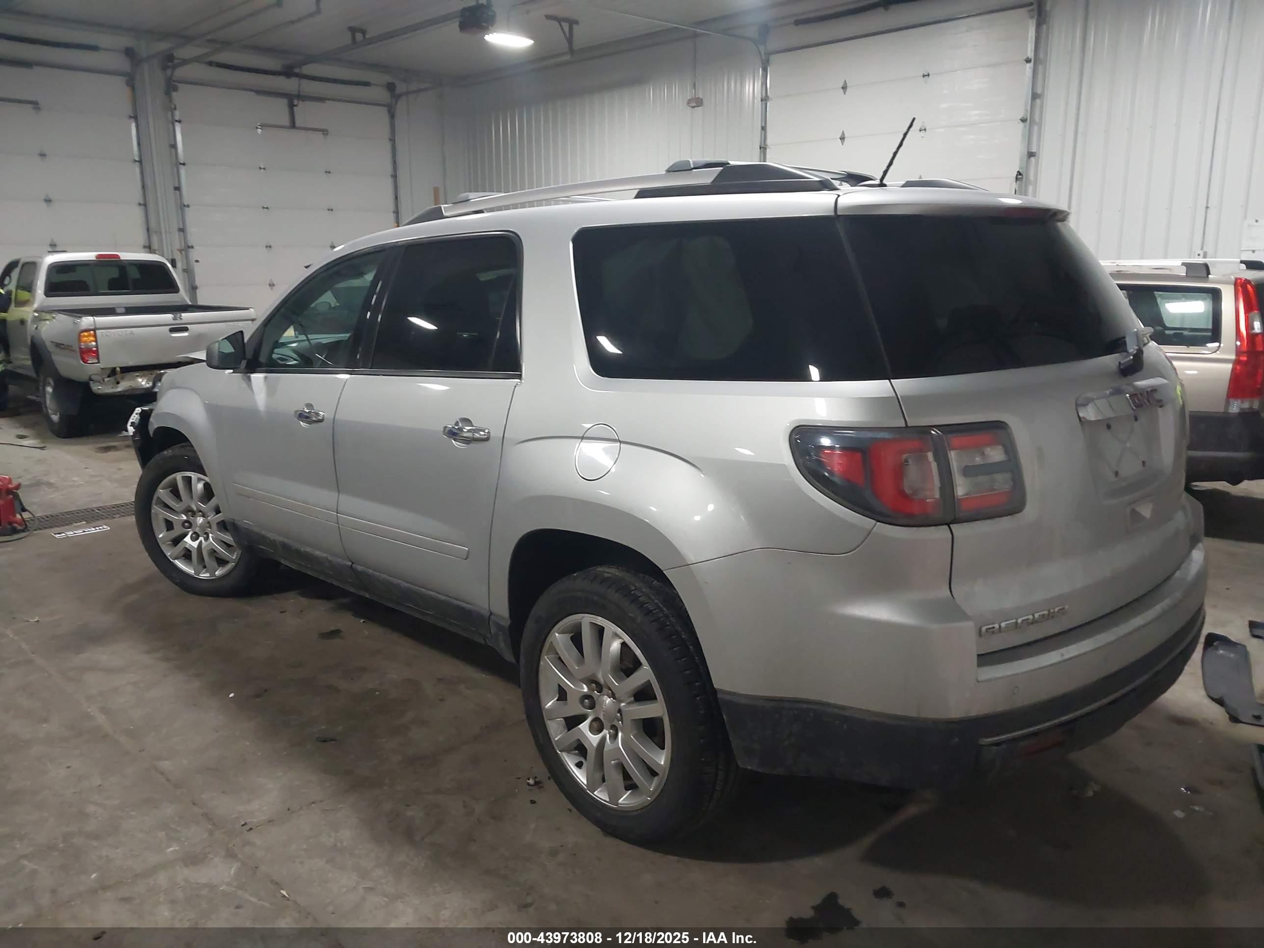 GMC ACADIA image 3