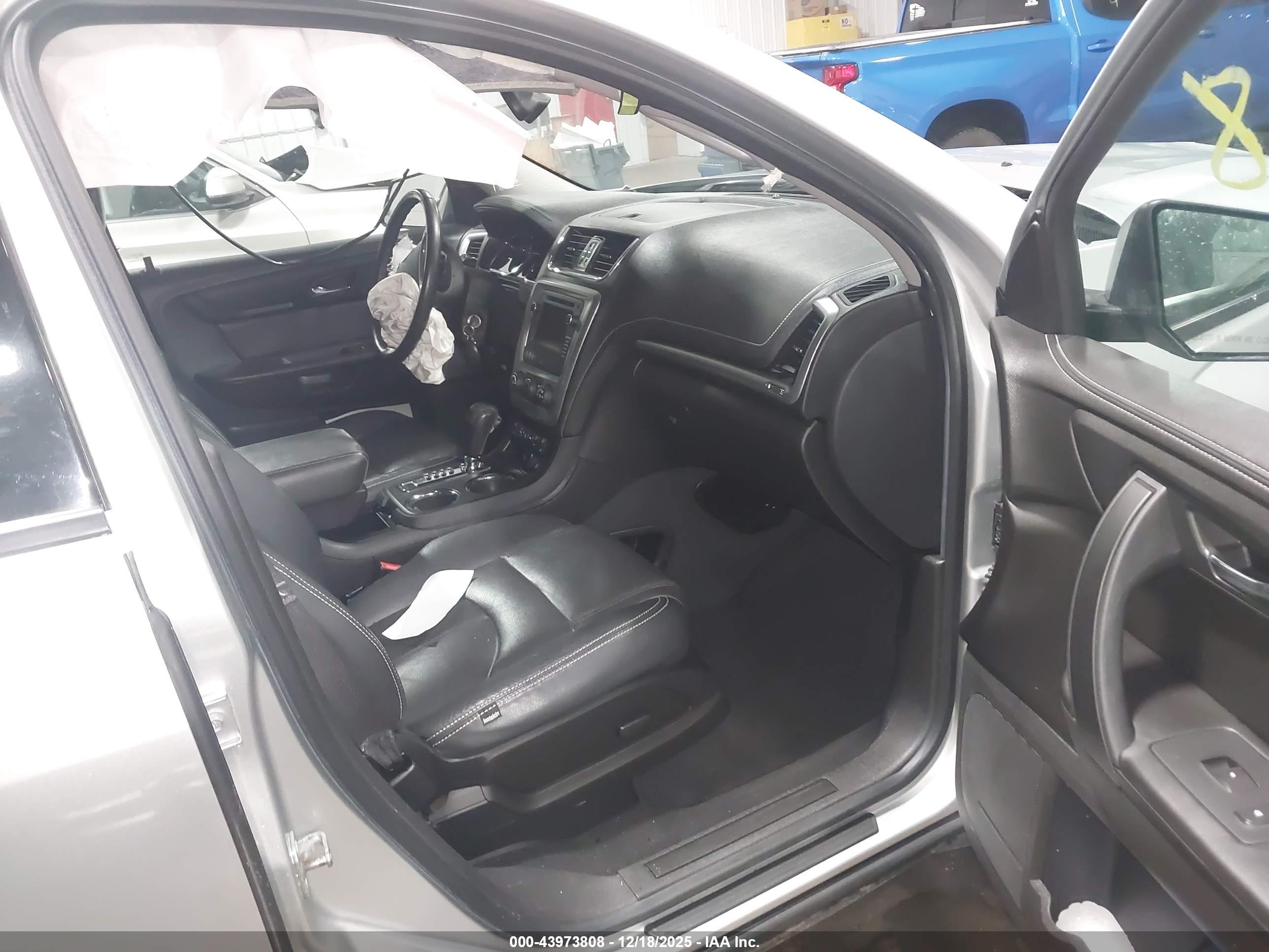 GMC ACADIA image 5