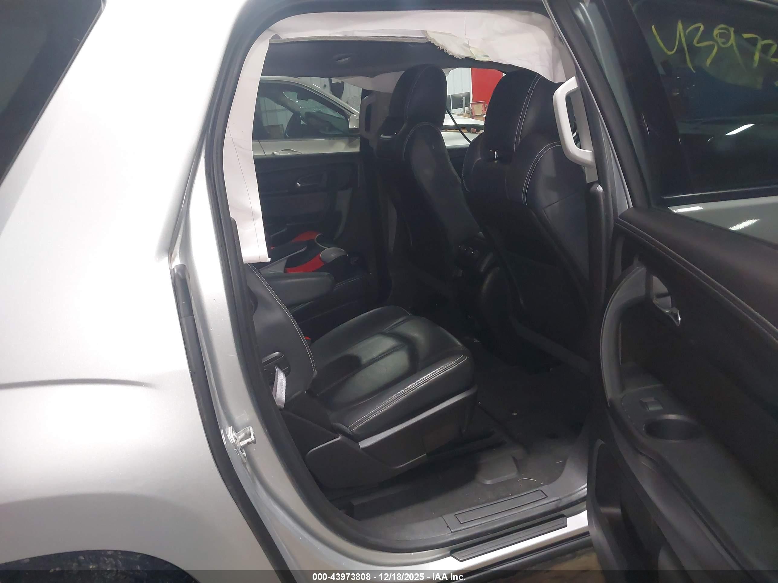 GMC ACADIA image 8