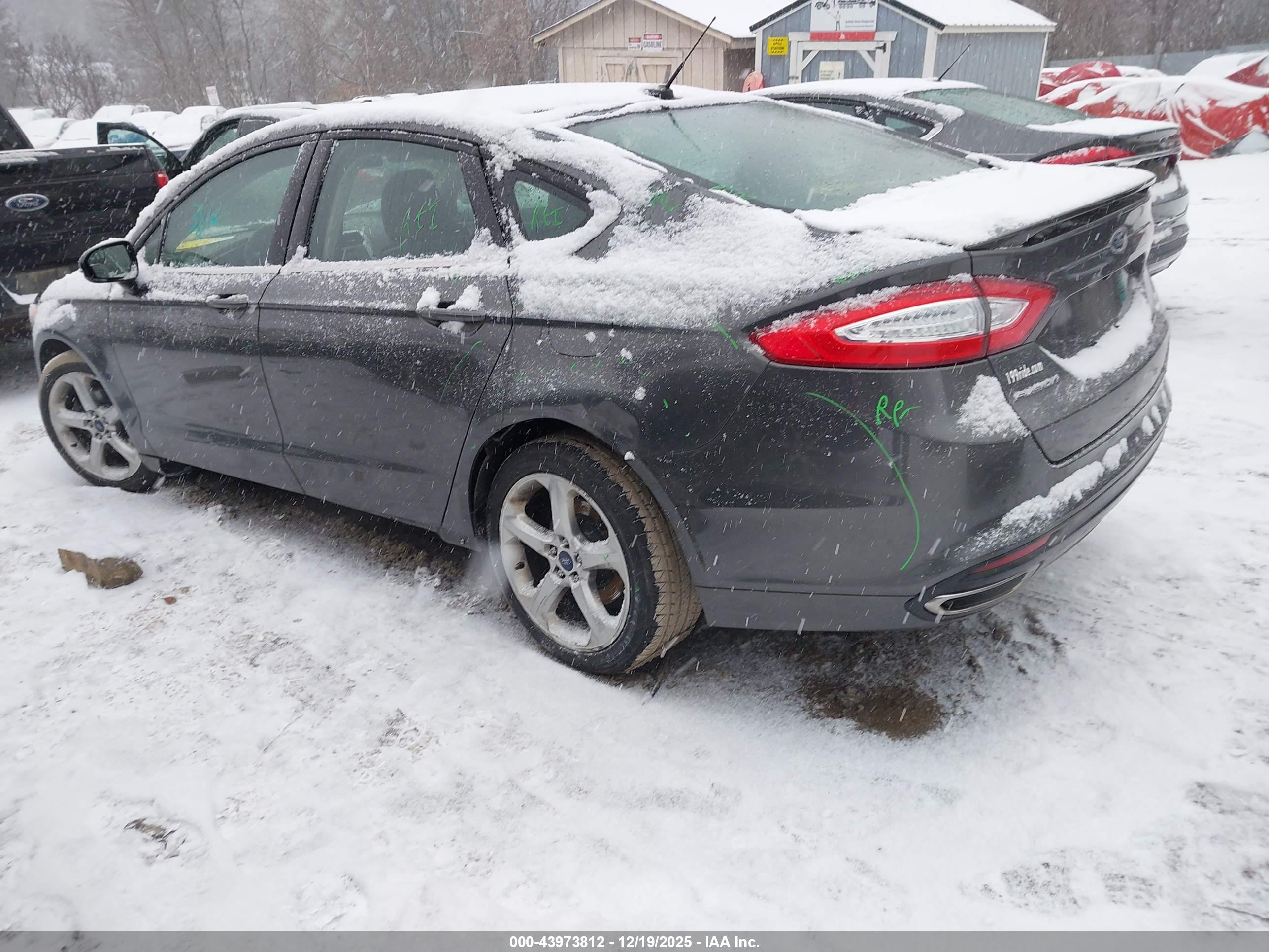 FORD FUSION image 3