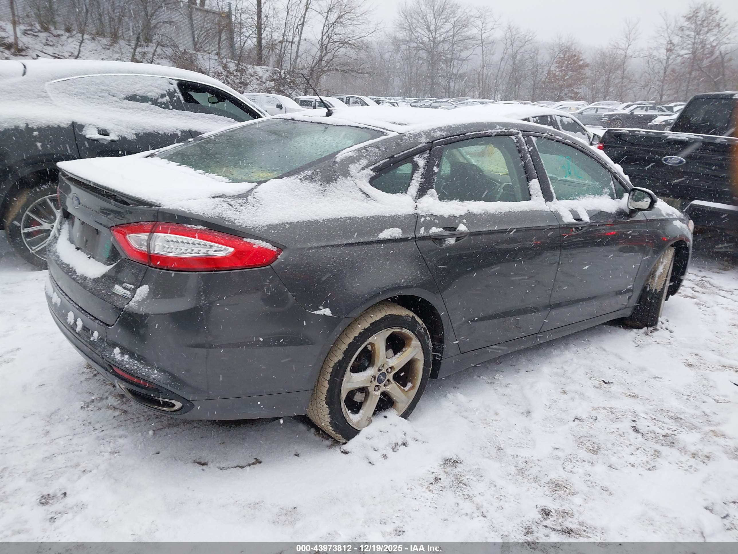 FORD FUSION image 4