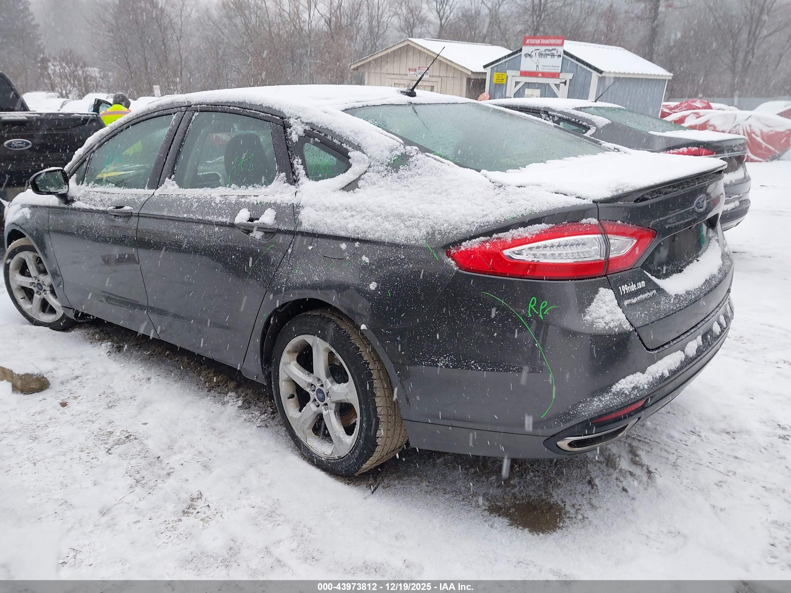 FORD FUSION image 6