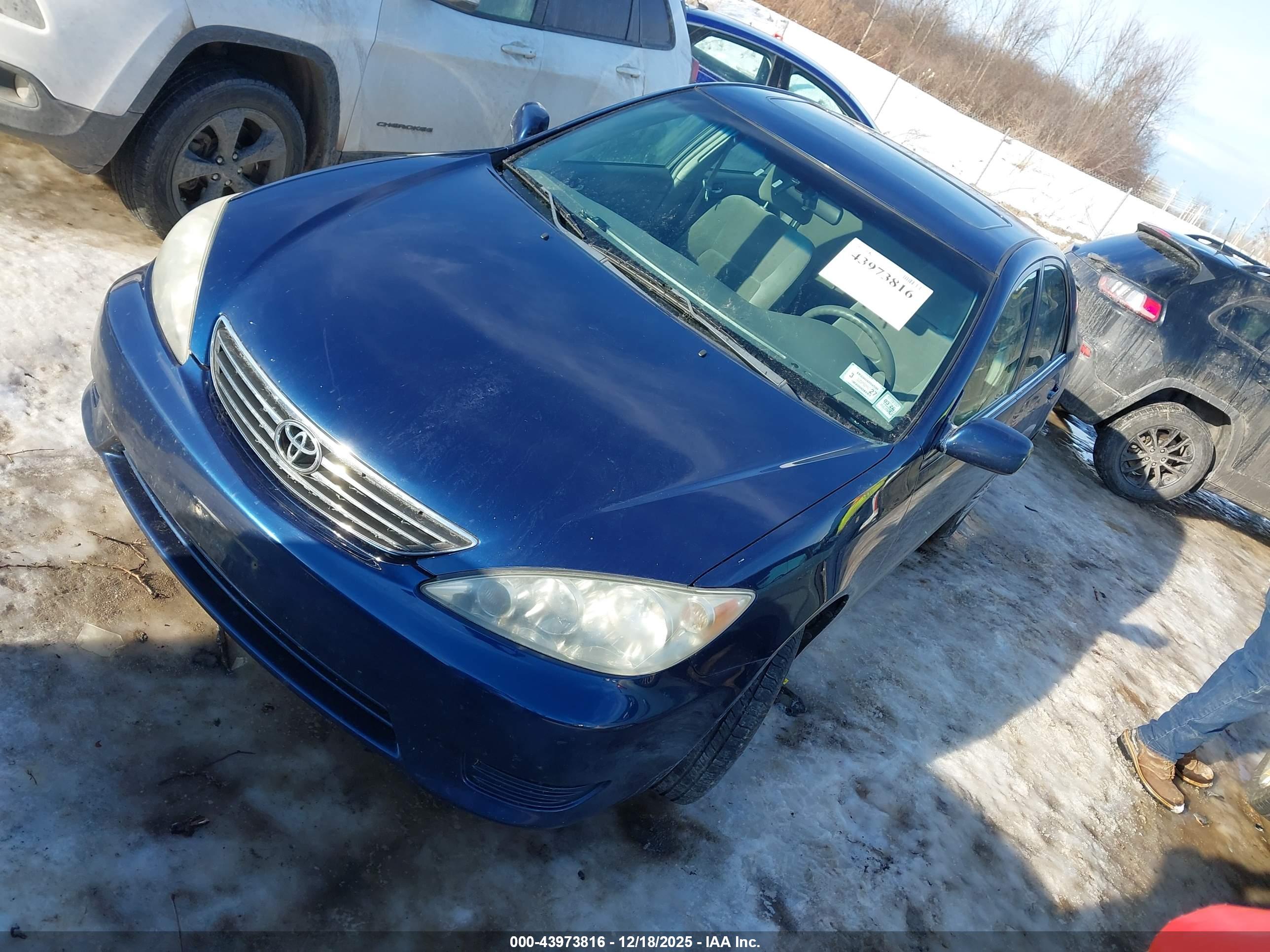 TOYOTA CAMRY image 2