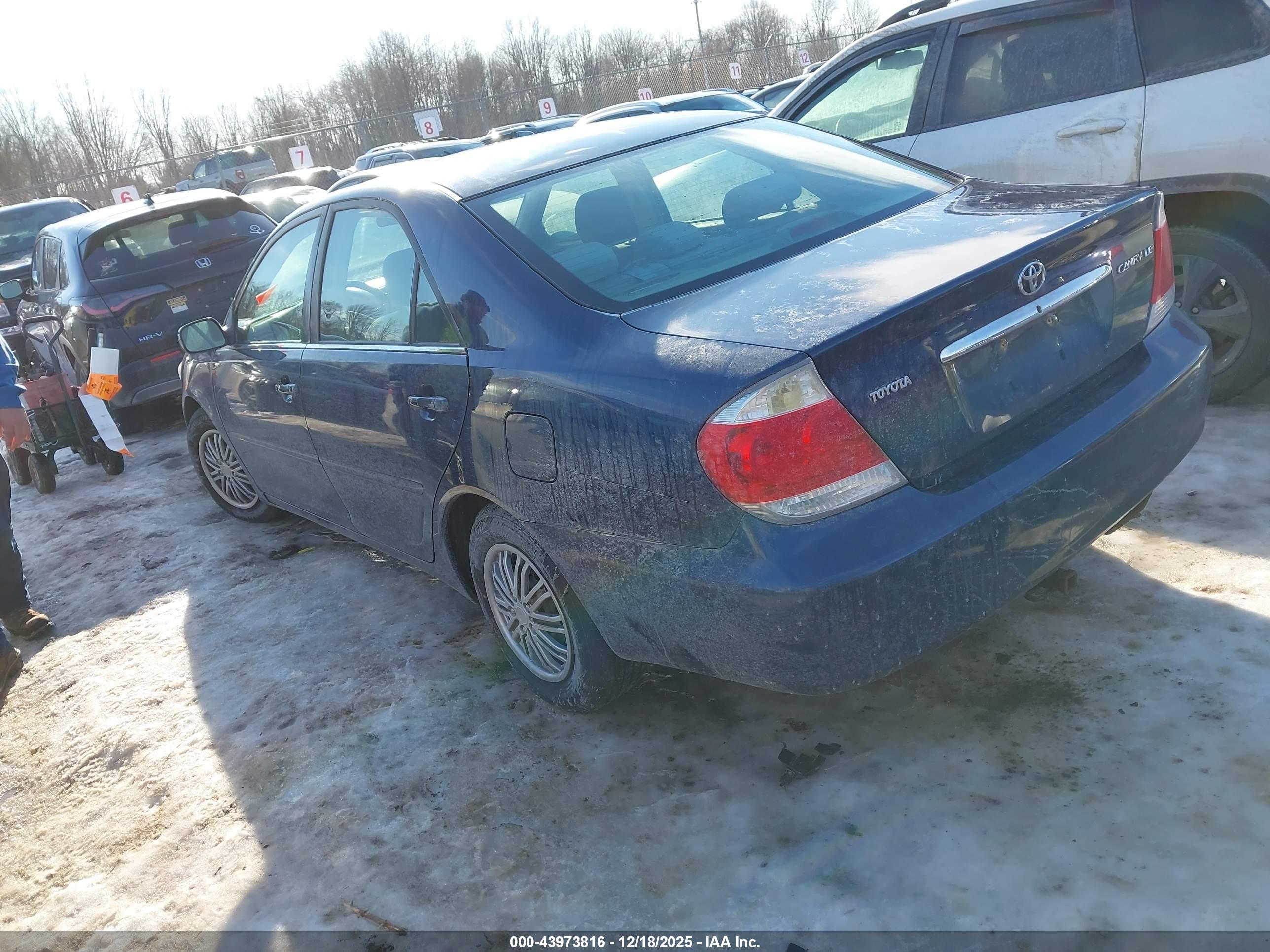 TOYOTA CAMRY image 3