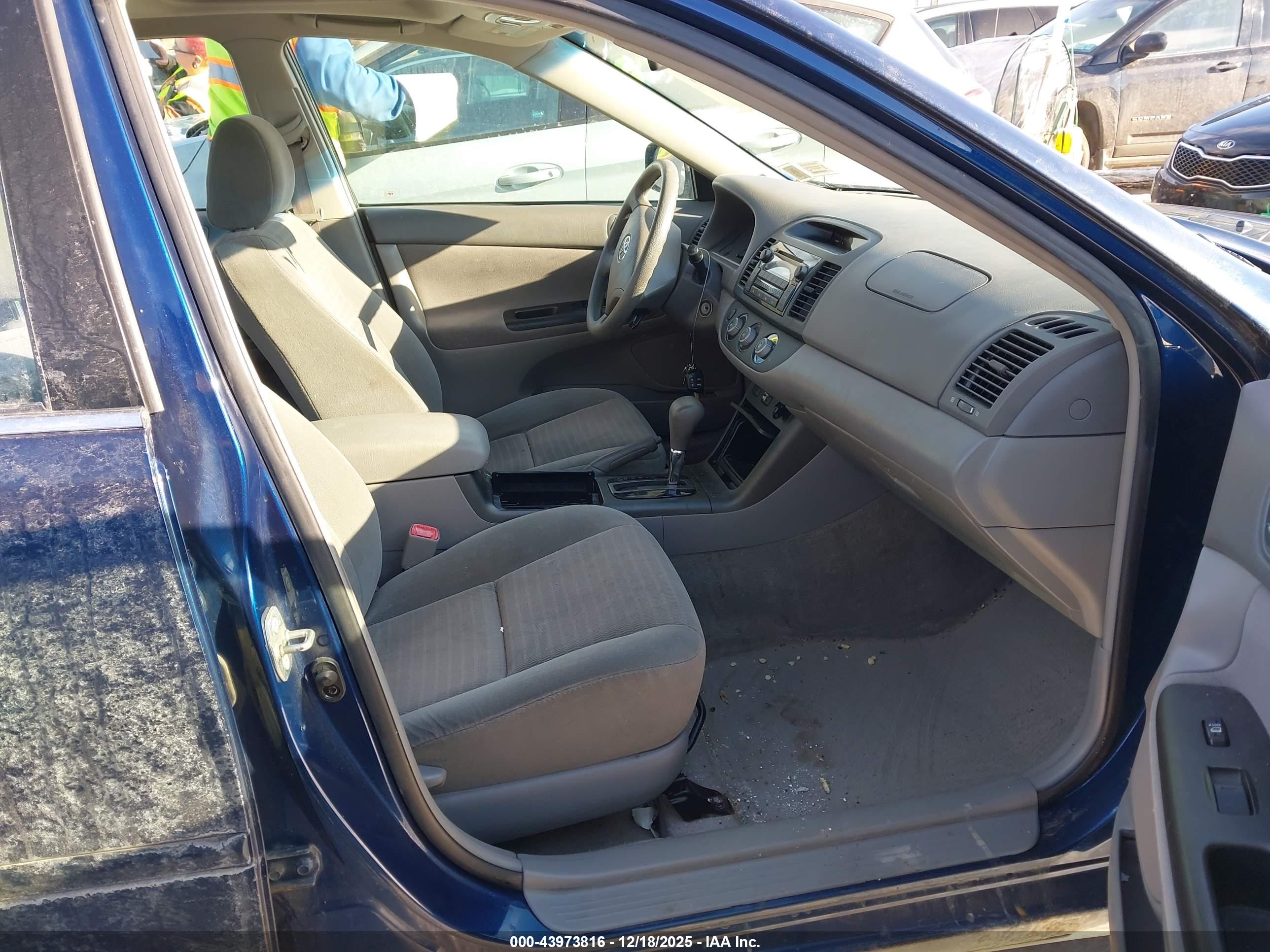 TOYOTA CAMRY image 5