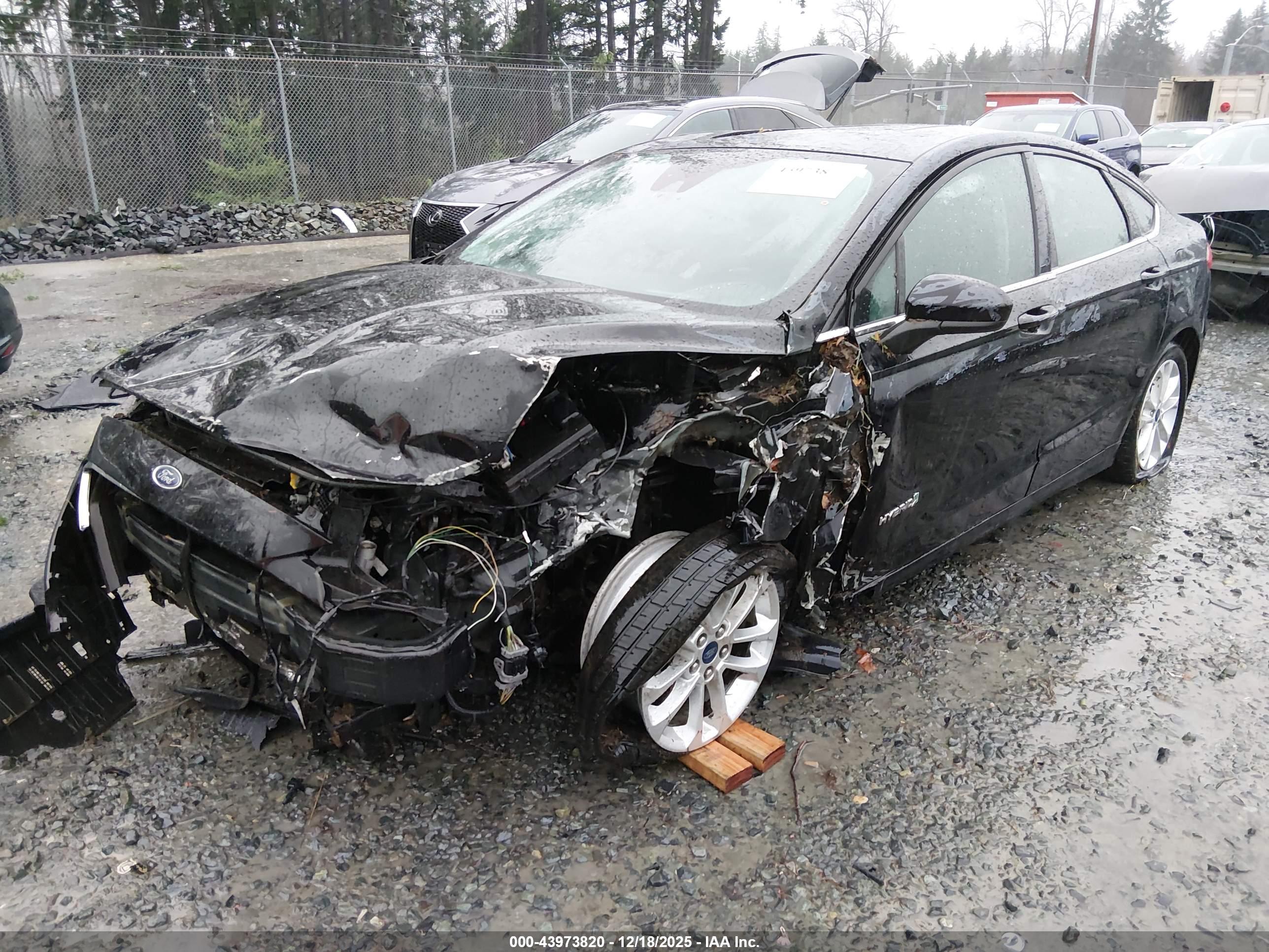 FORD FUSION image 2