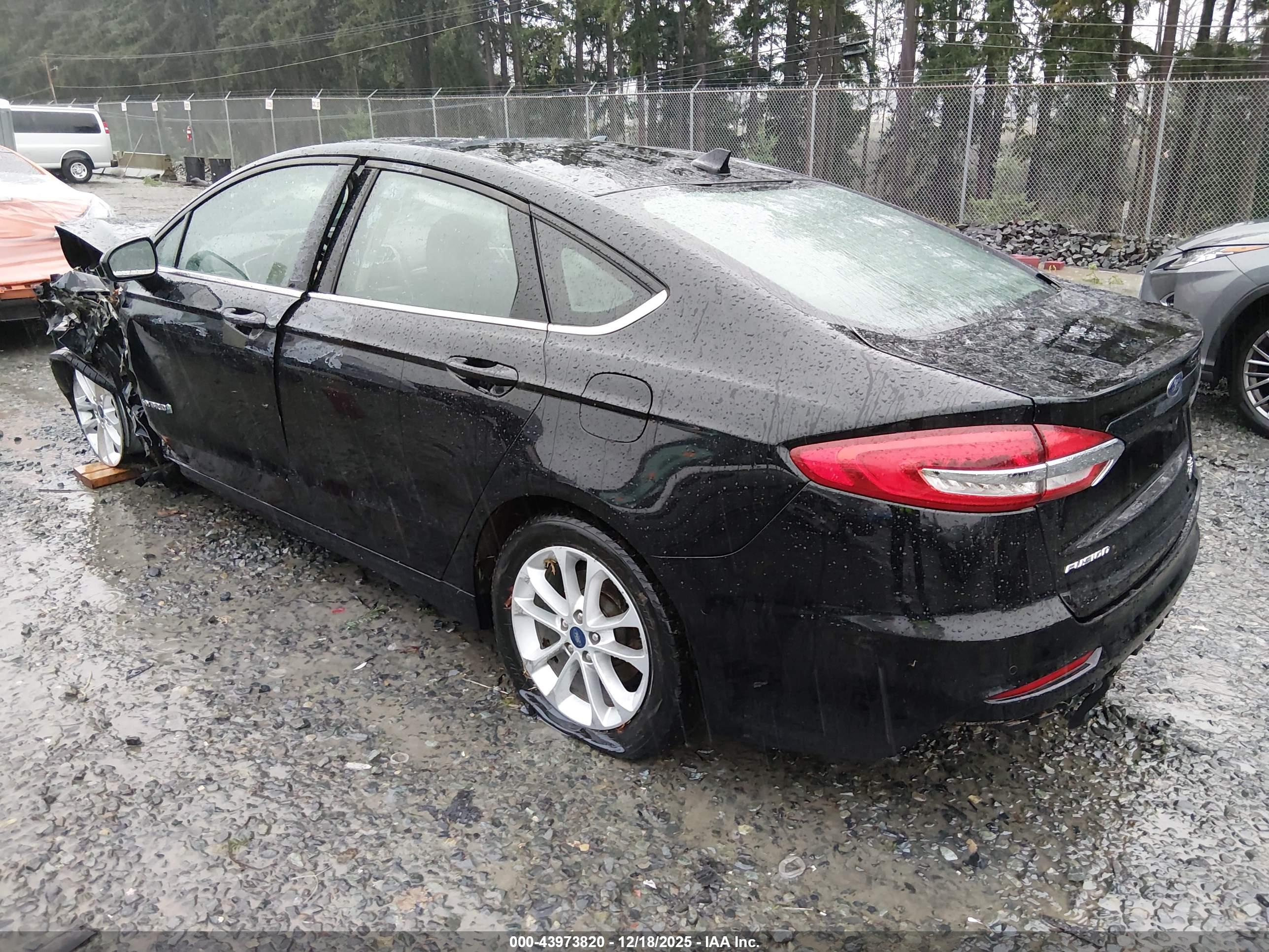 FORD FUSION image 3