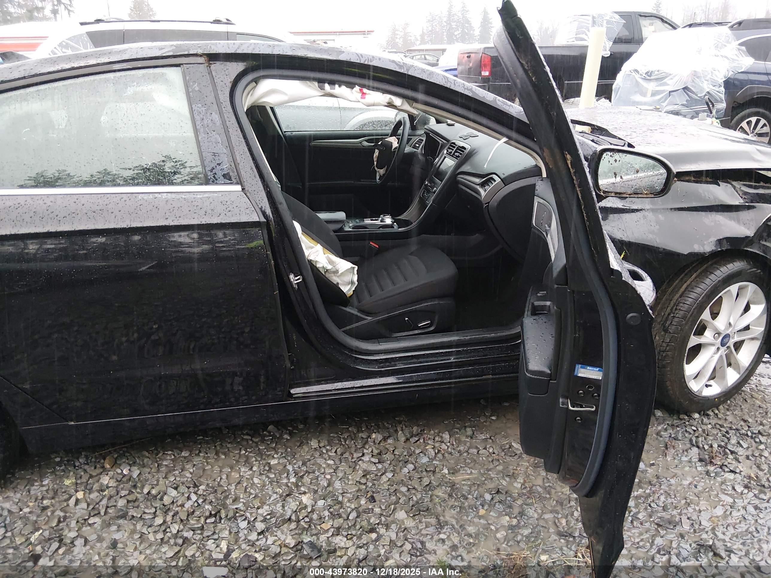 FORD FUSION image 5