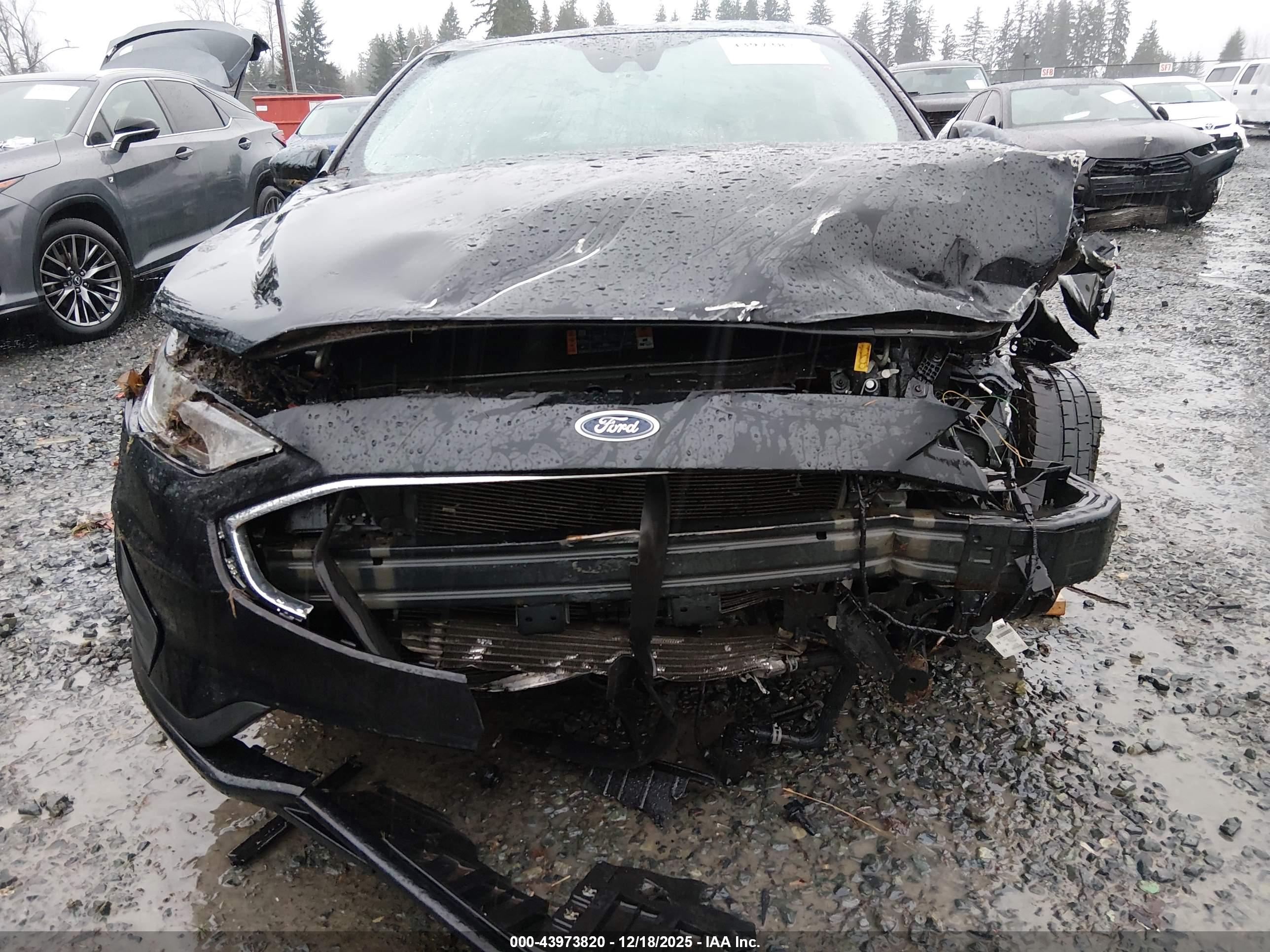 FORD FUSION image 6