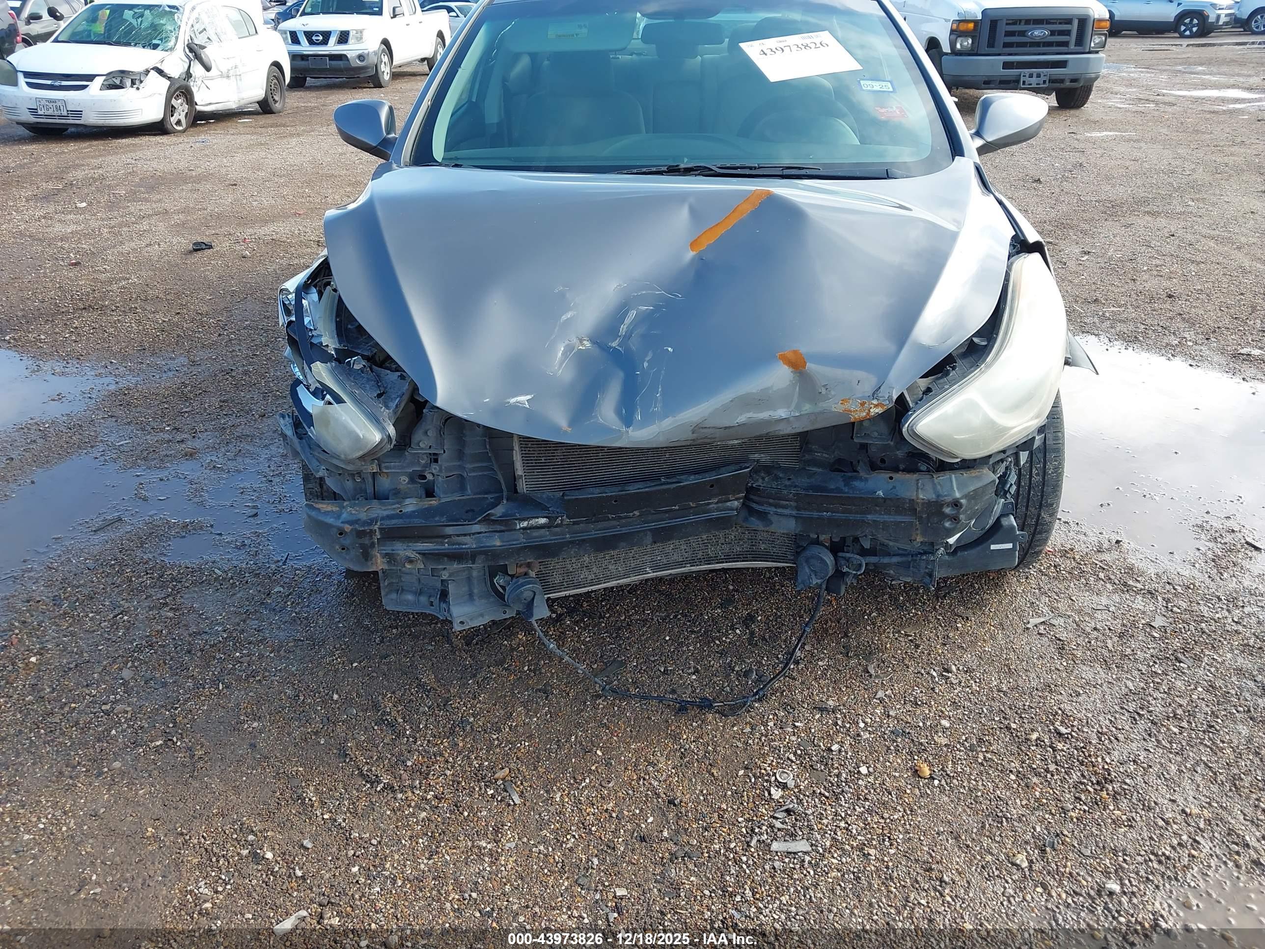 HYUNDAI ELANTRA image 6