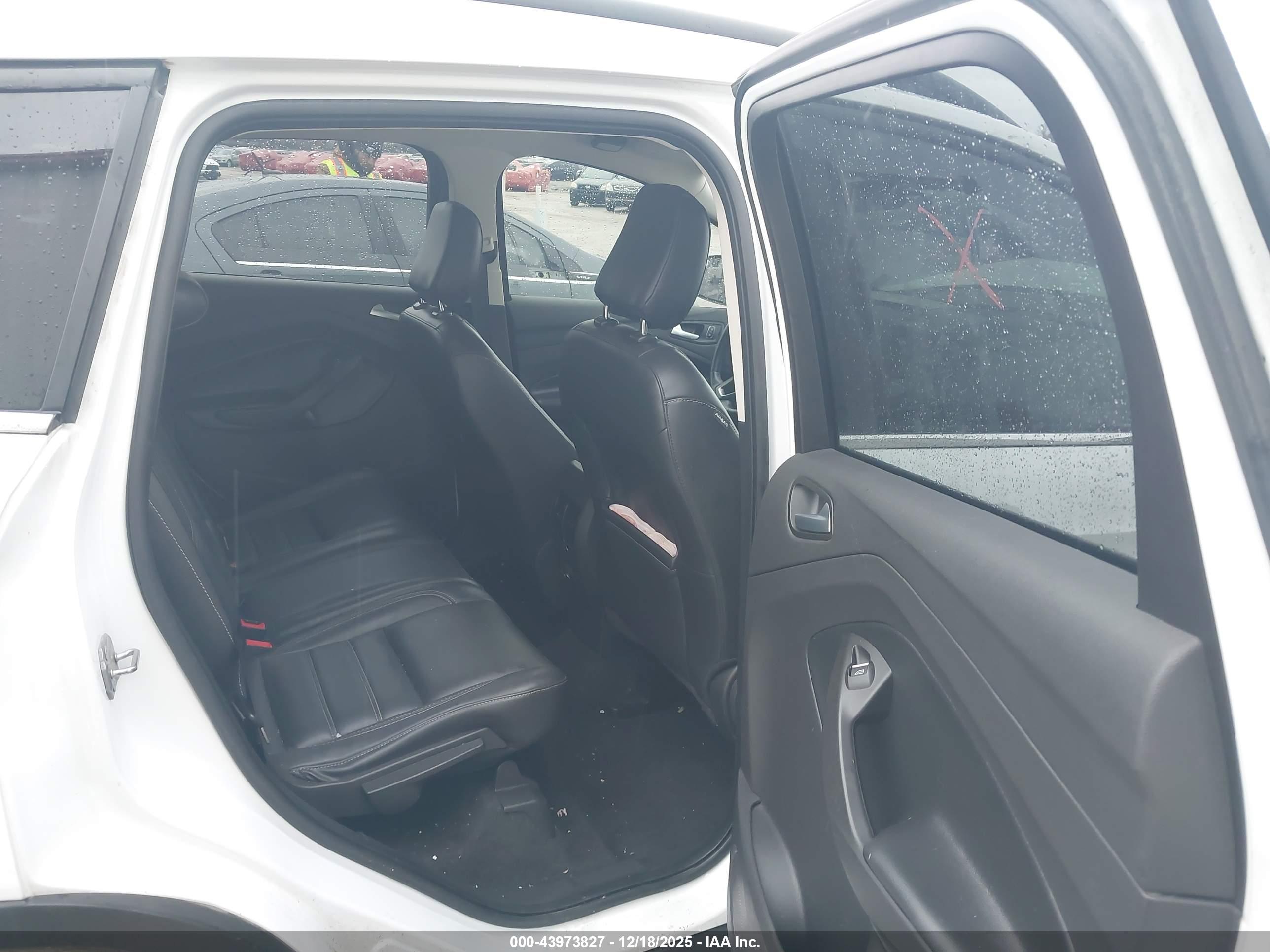 FORD ESCAPE image 8