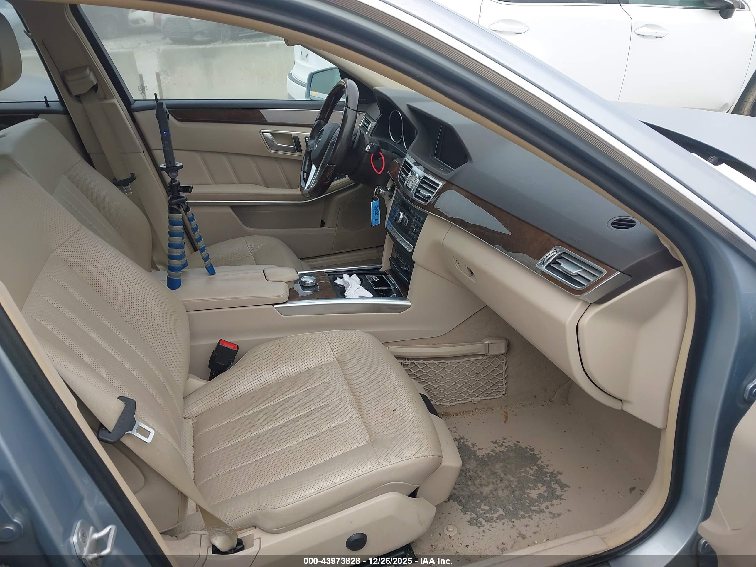 MERCEDES-BENZ E image 5