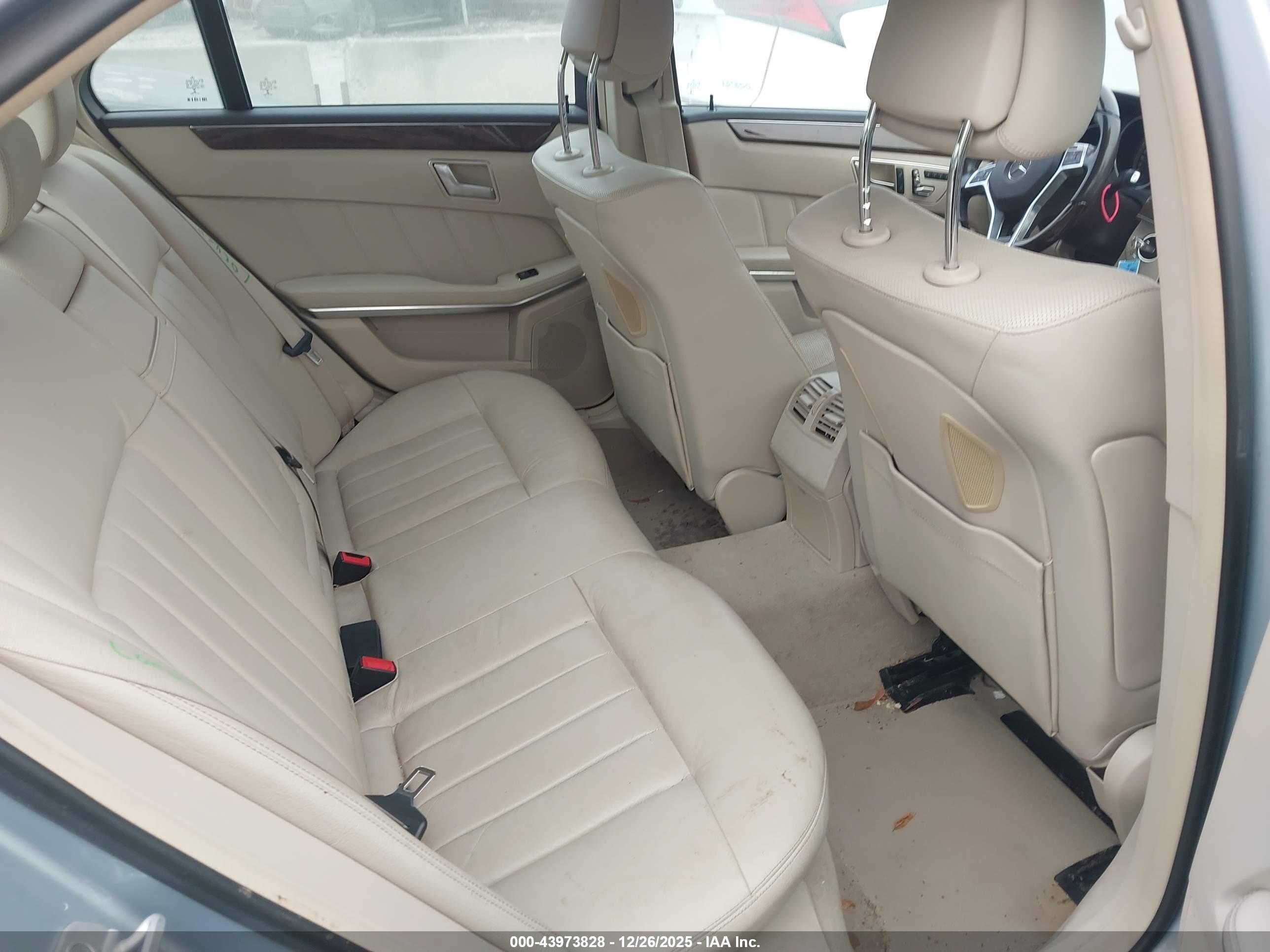 MERCEDES-BENZ E image 8