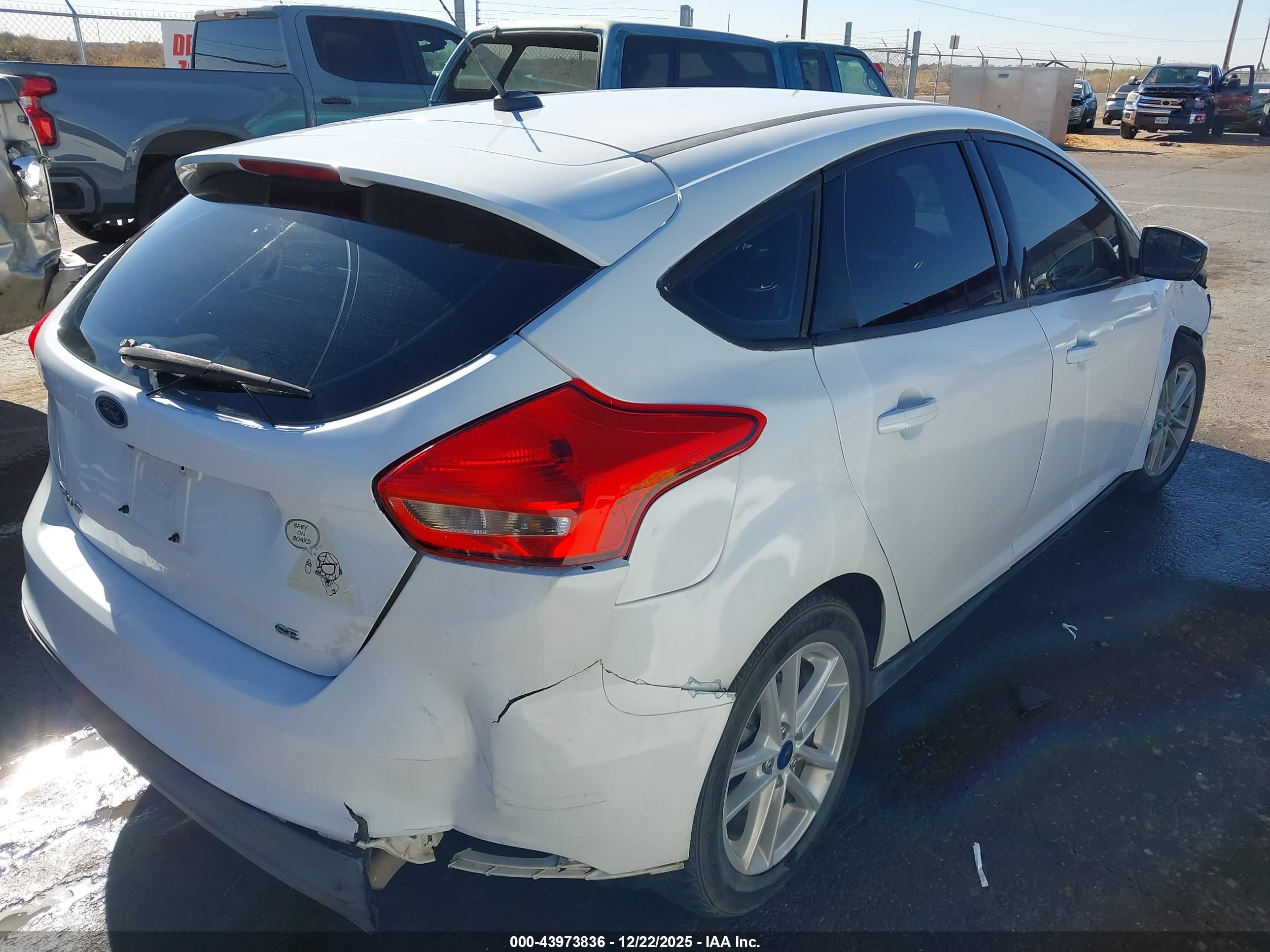 FORD FOCUS image 4