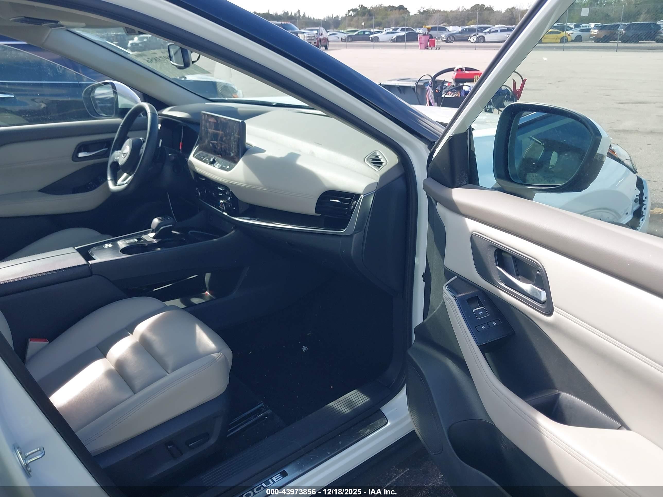 NISSAN ROGUE image 5