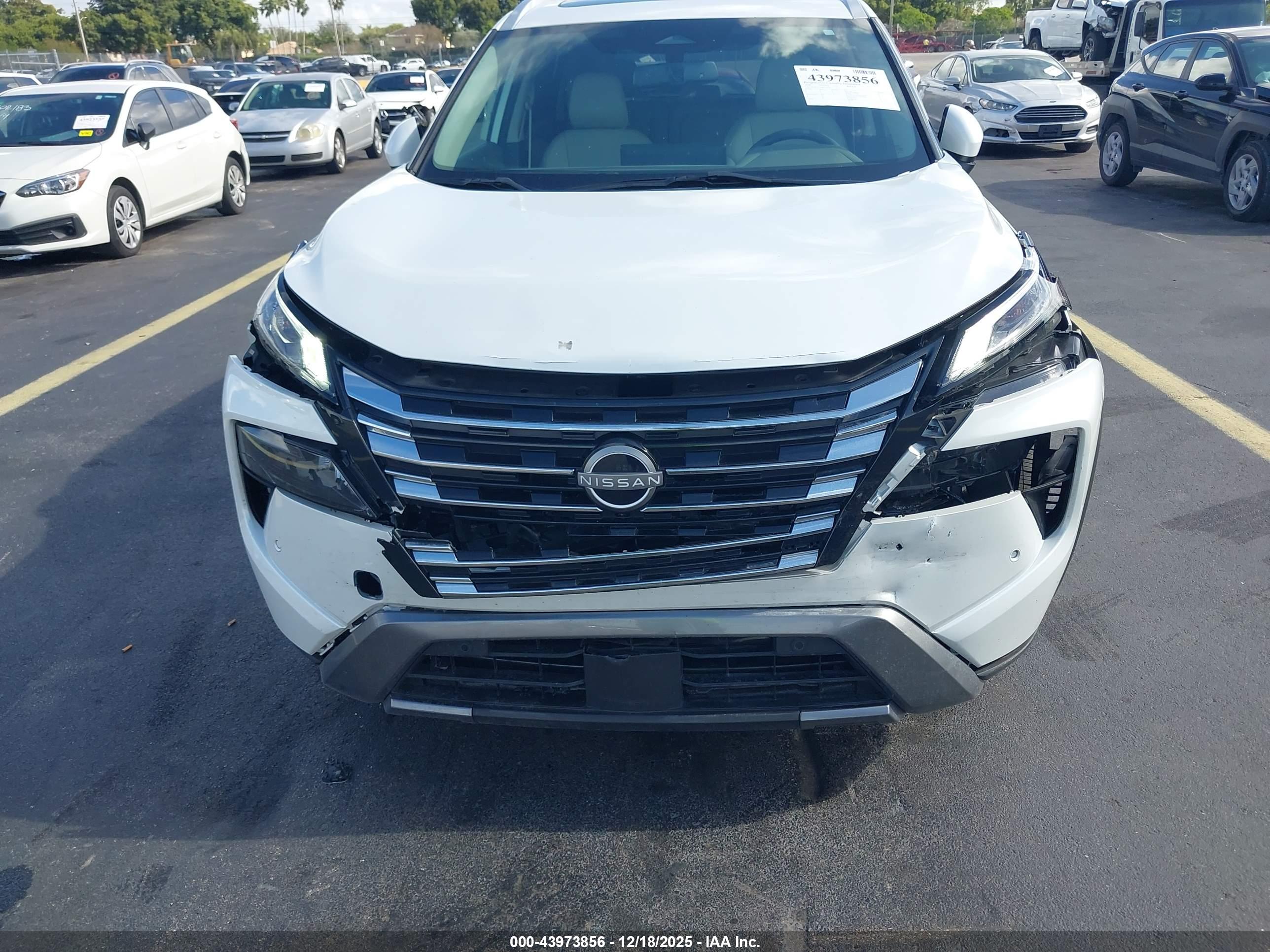 NISSAN ROGUE image 6