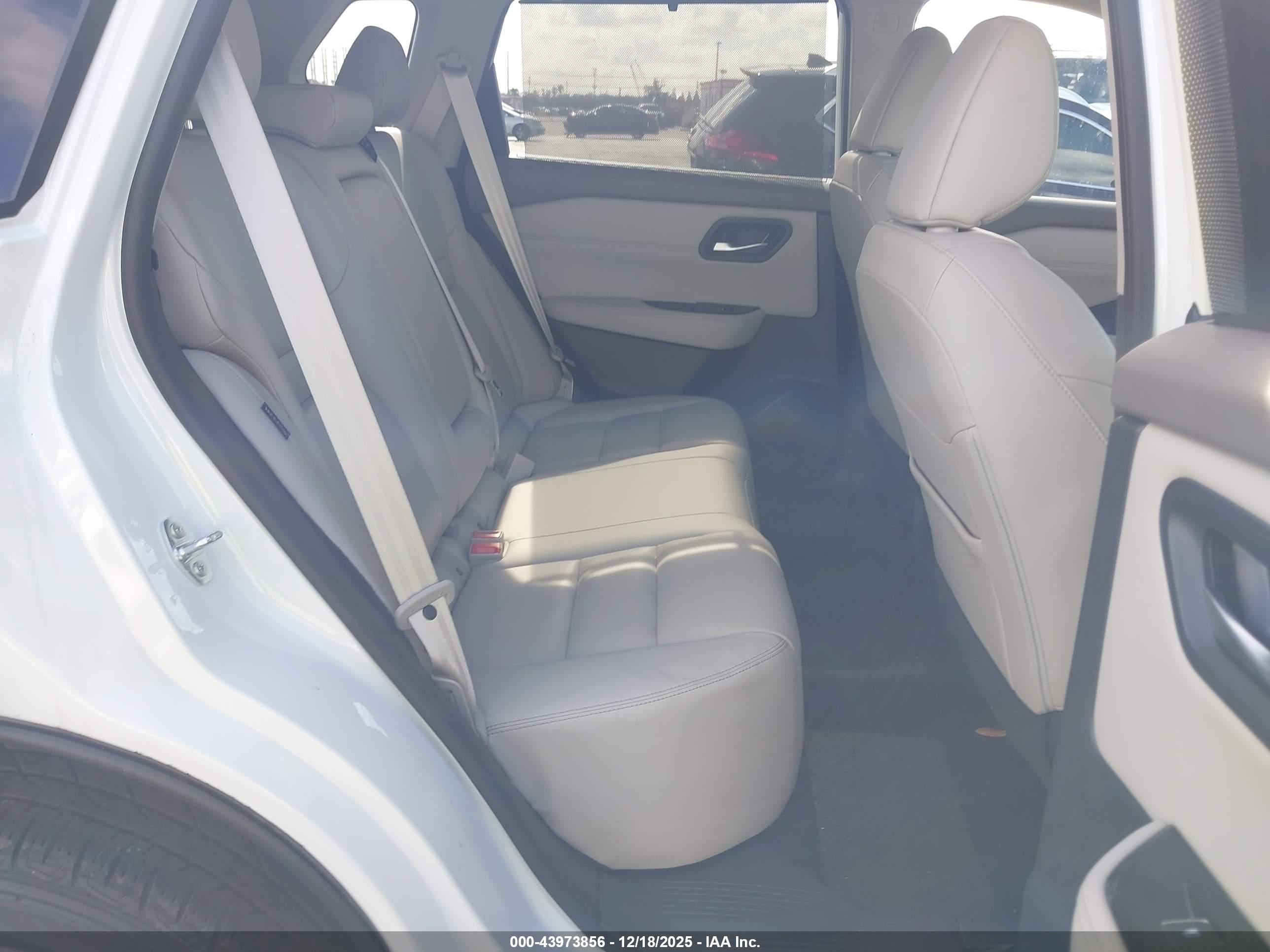 NISSAN ROGUE image 8