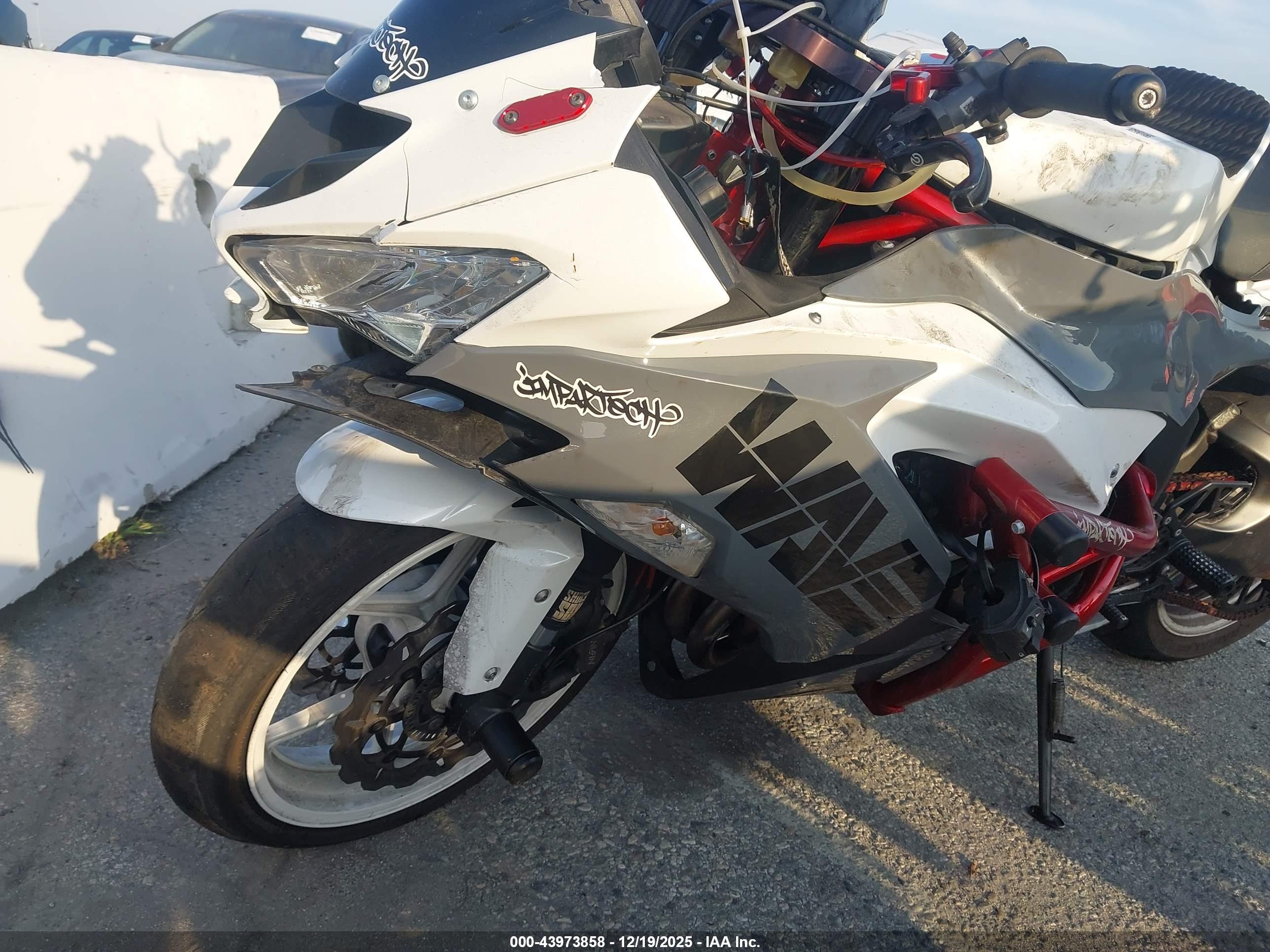 KAWASAKI ZX636-E image 2