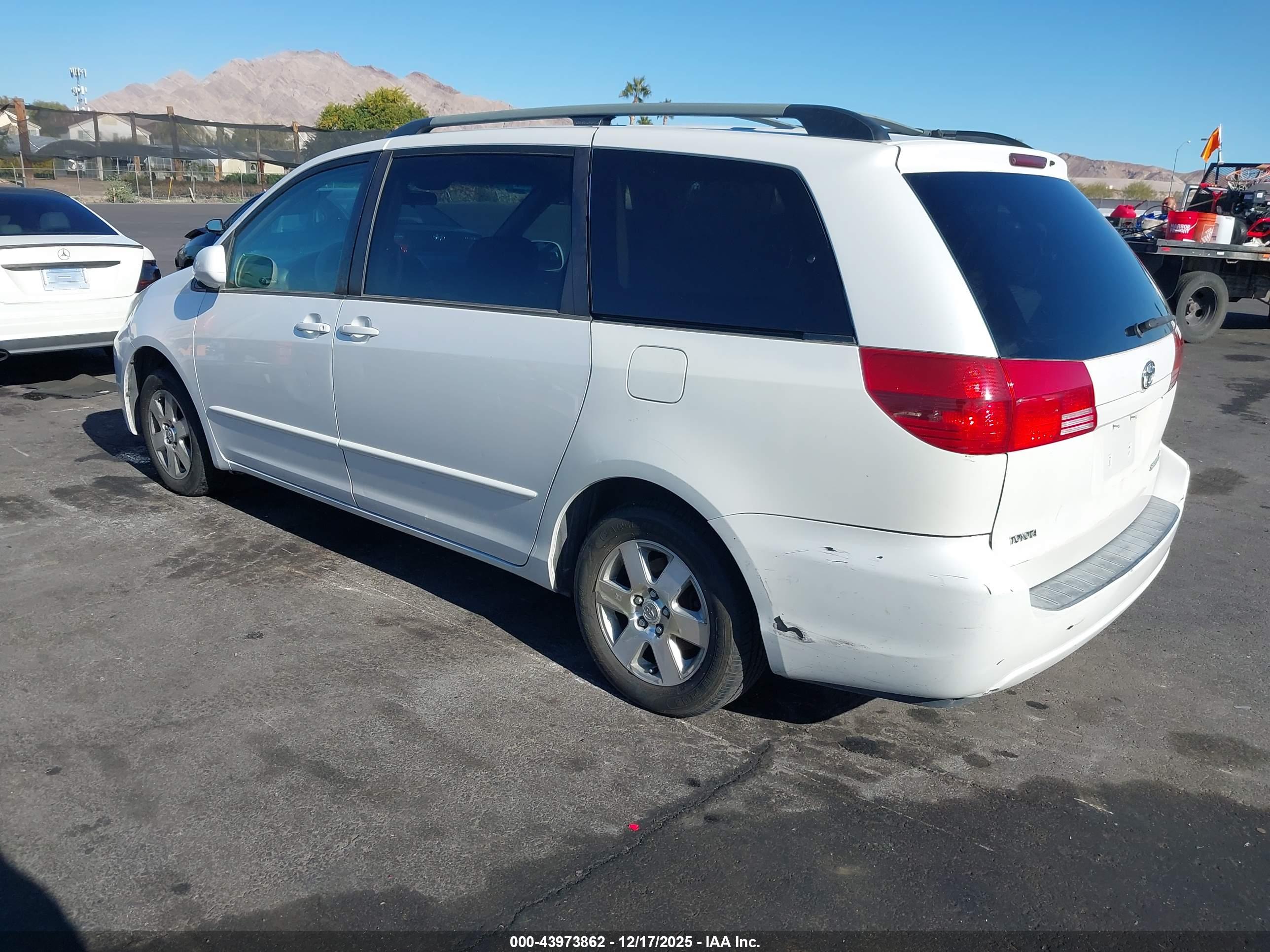 TOYOTA SIENNA image 3