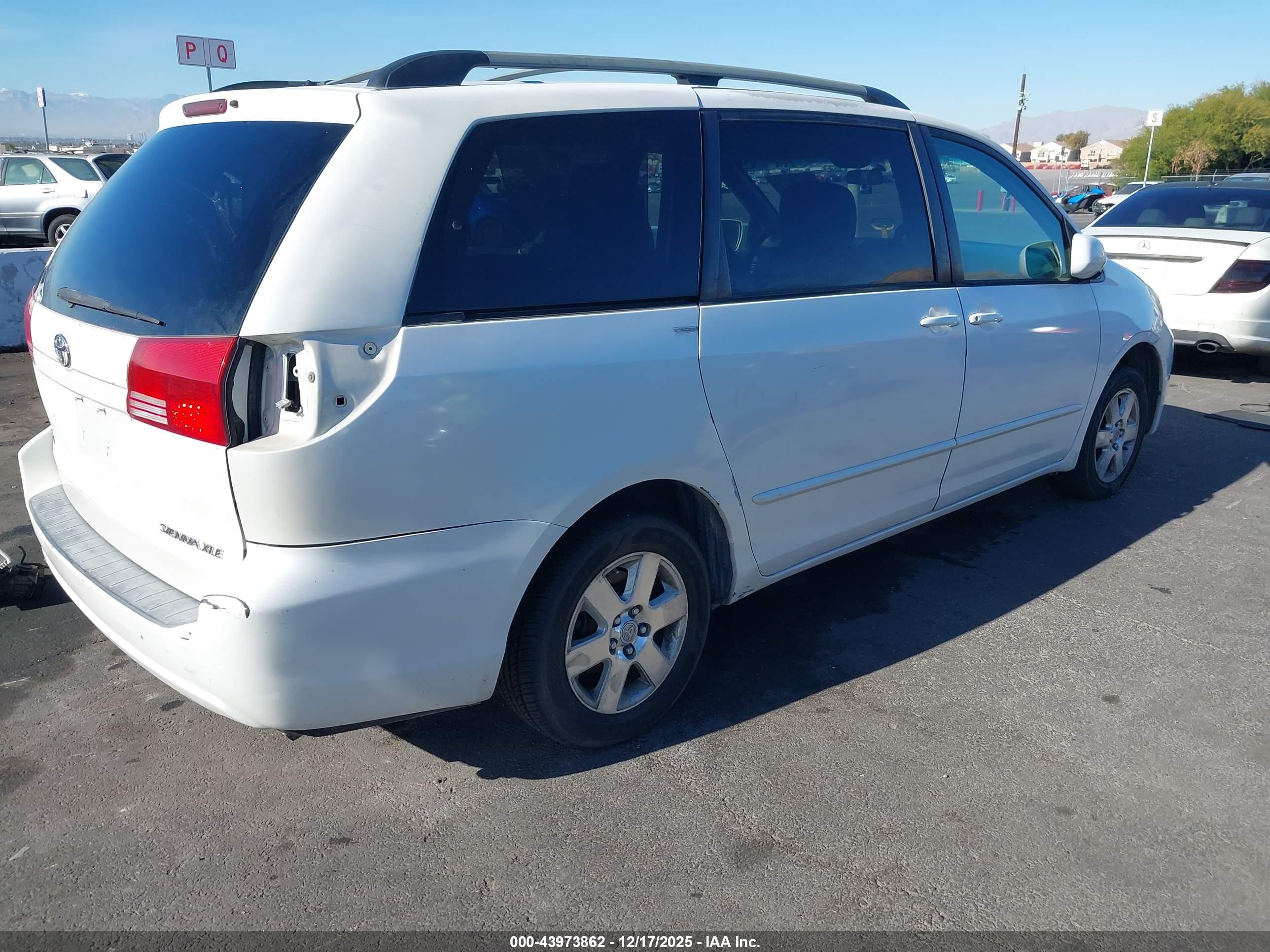 TOYOTA SIENNA image 4