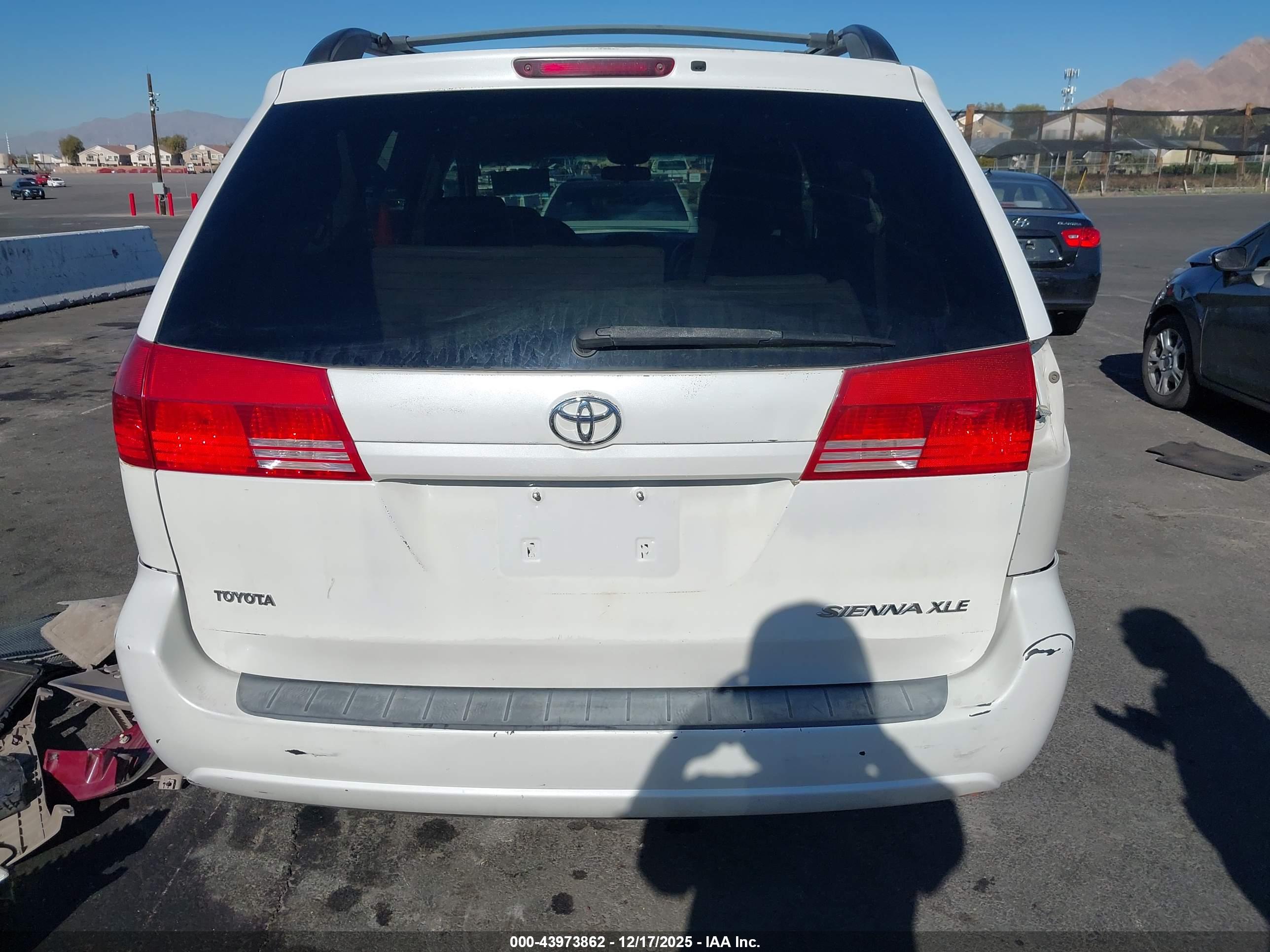 TOYOTA SIENNA image 6