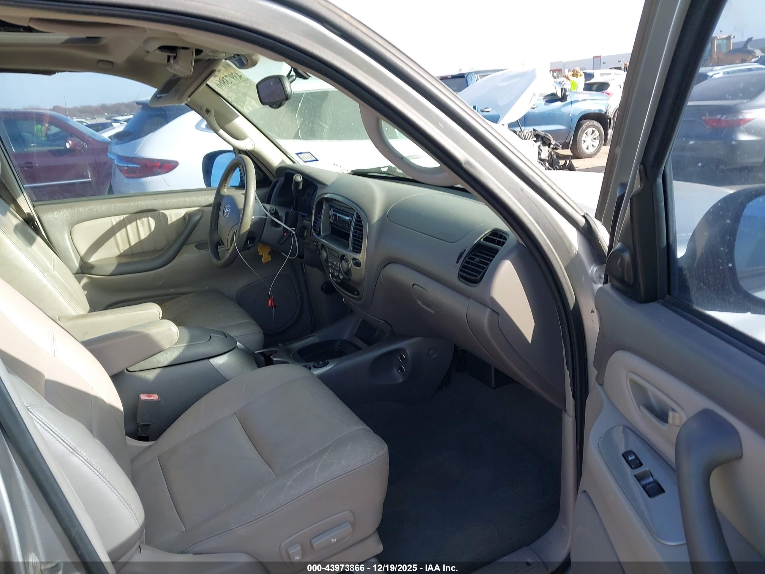 TOYOTA SEQUOIA image 5