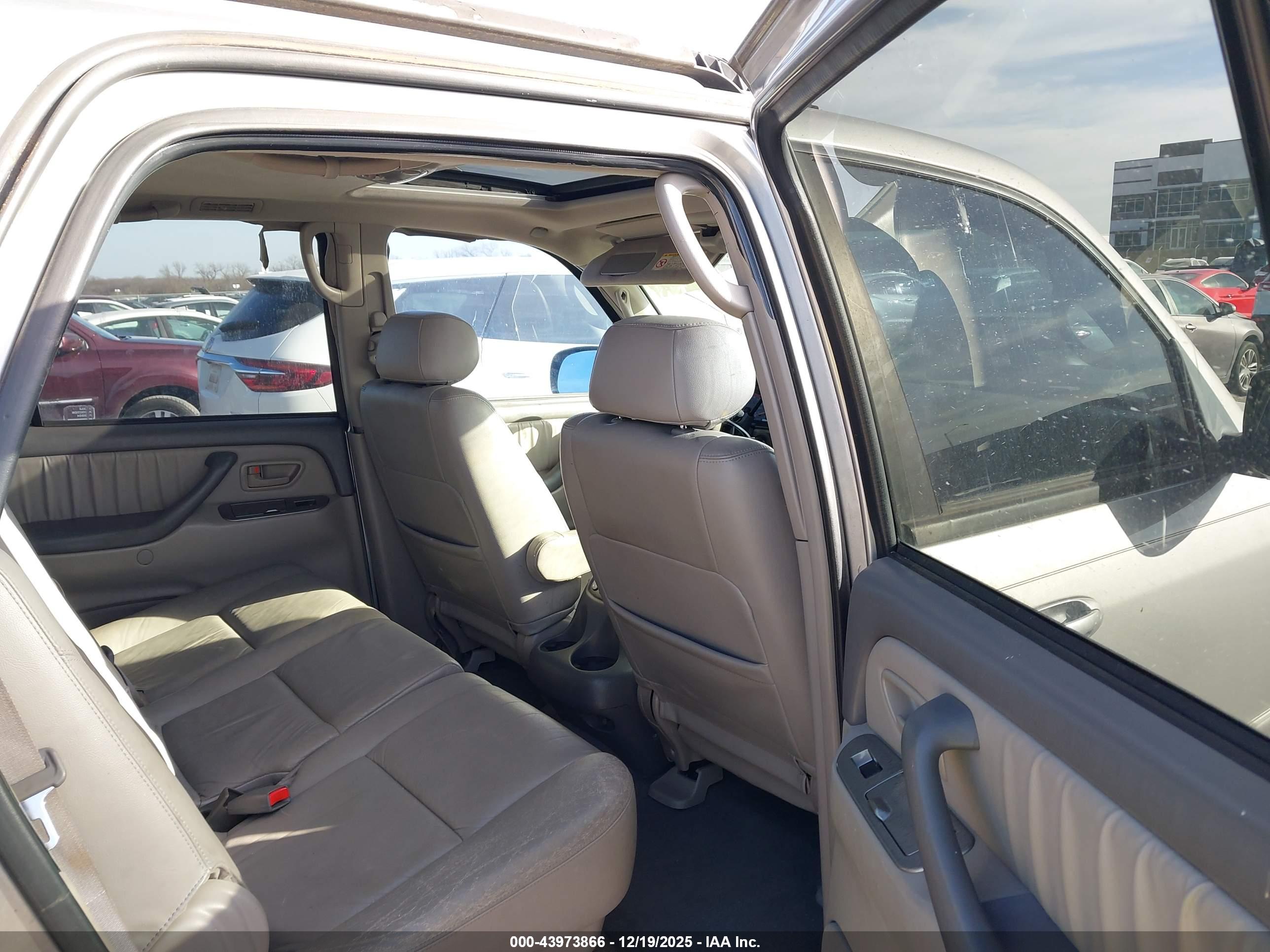 TOYOTA SEQUOIA image 8