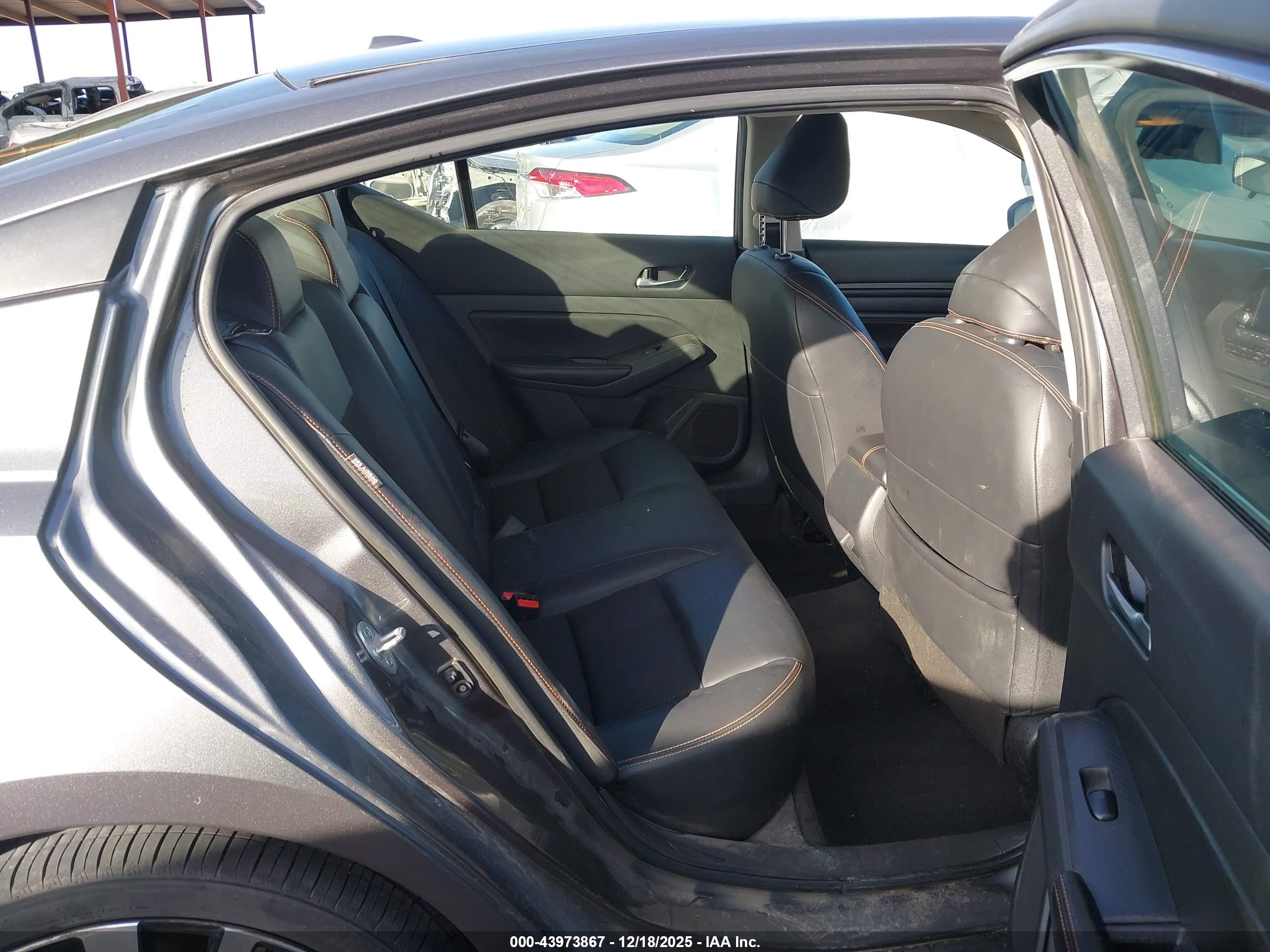 NISSAN ALTIMA image 8