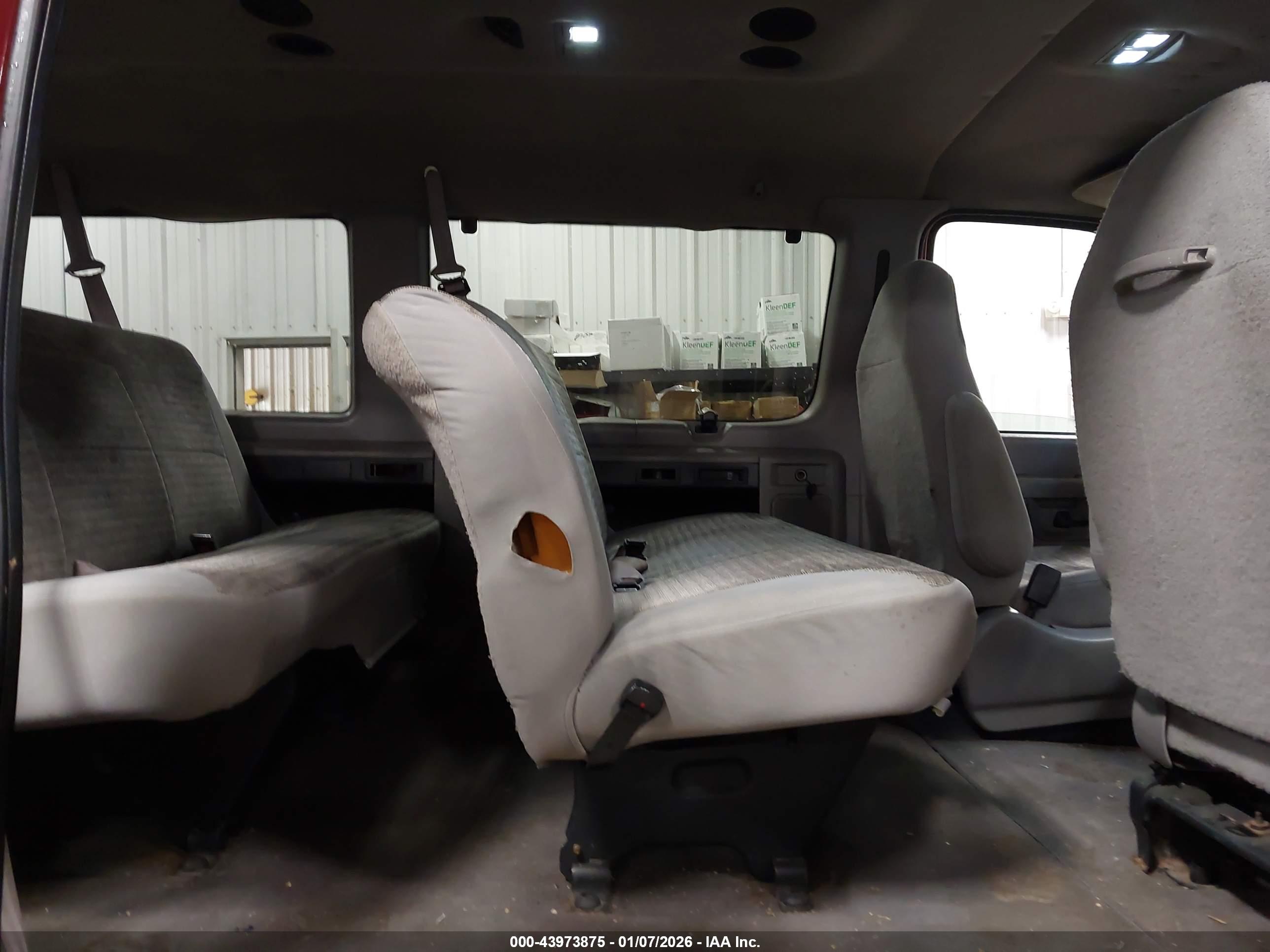 FORD E-350 image 7