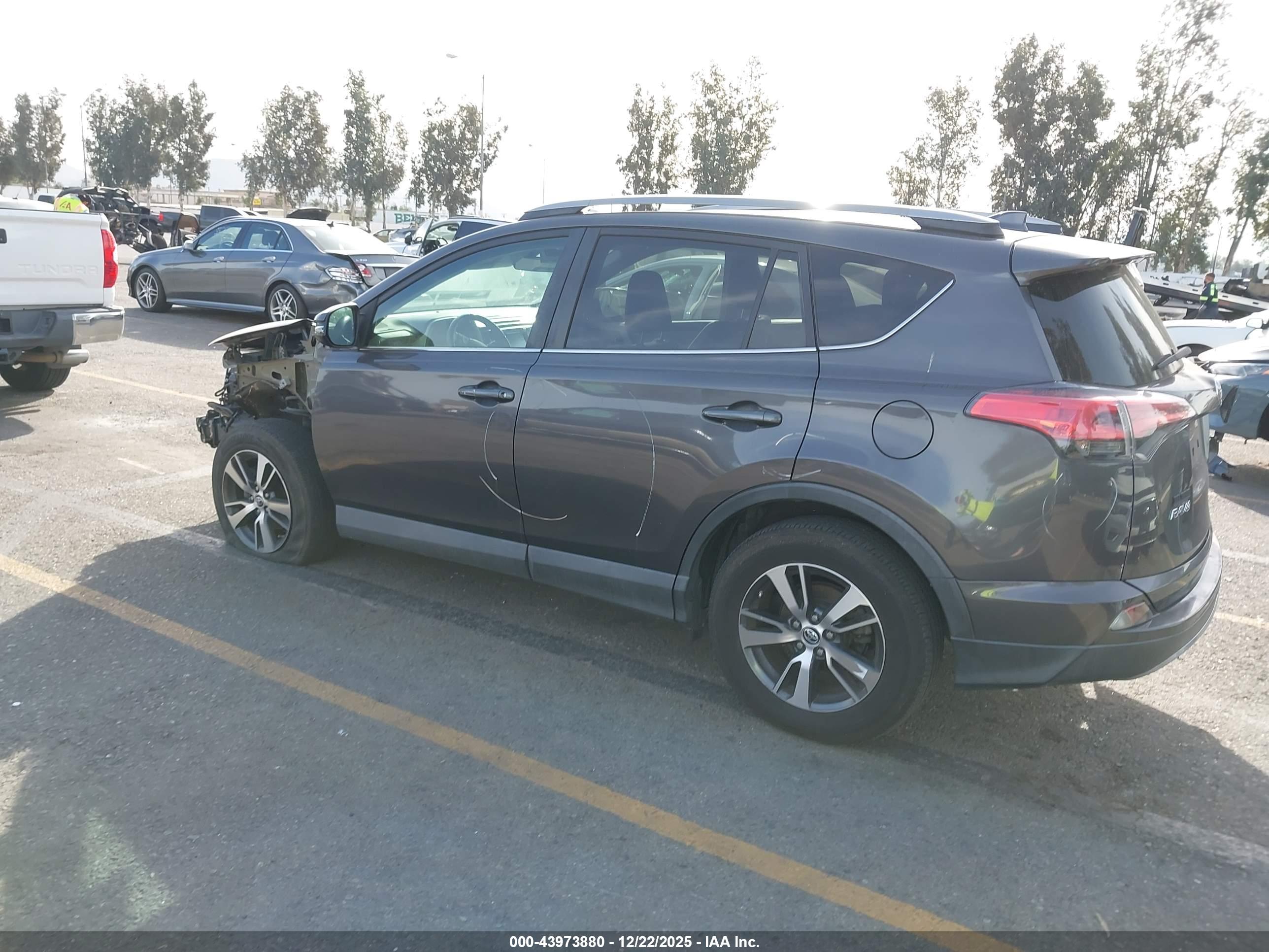 TOYOTA RAV4 image 3