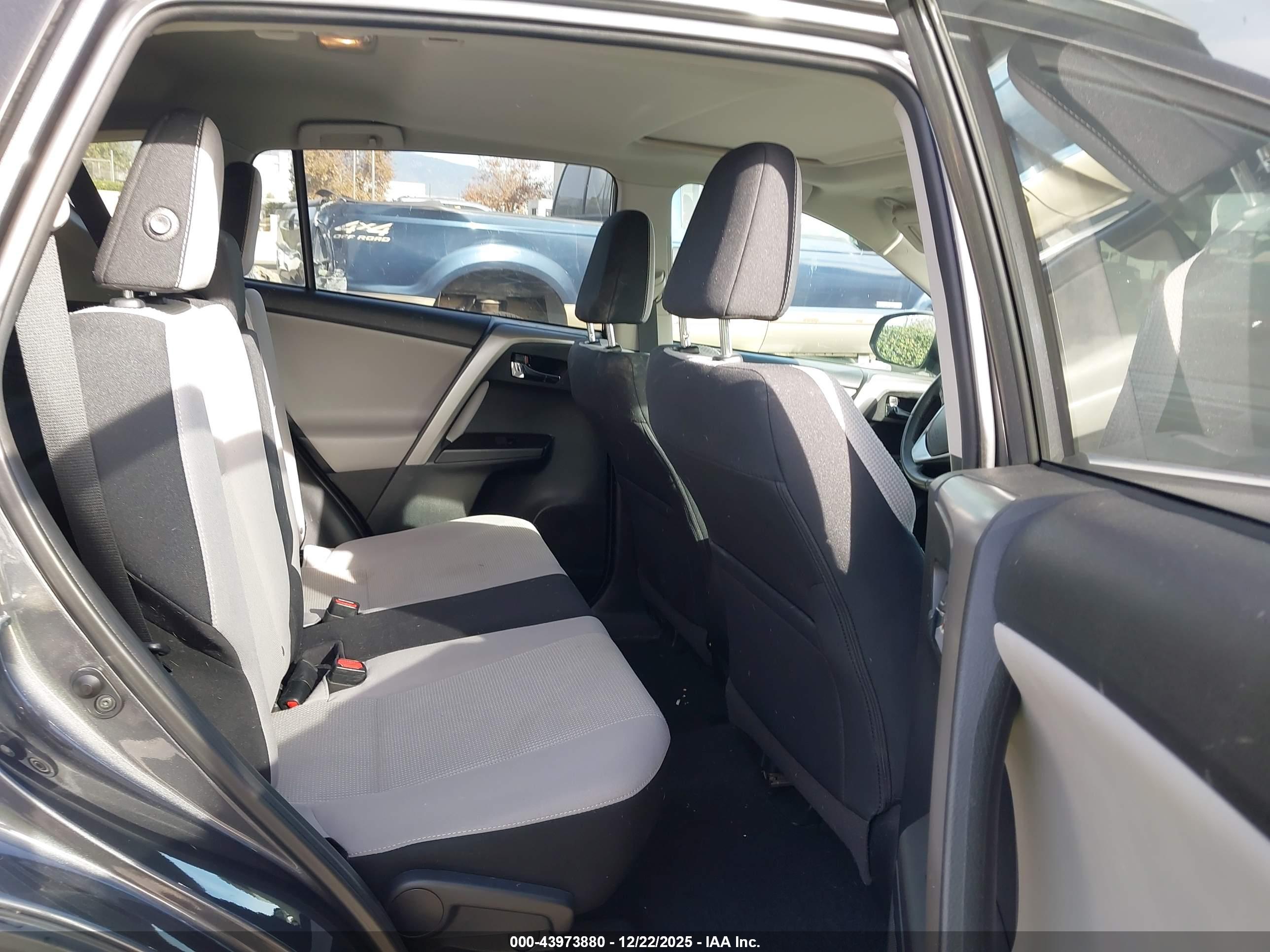 TOYOTA RAV4 image 8