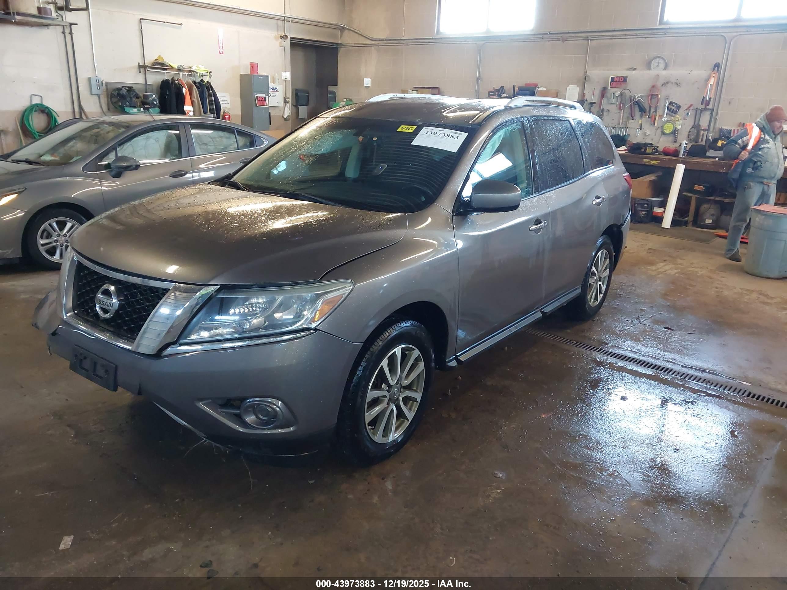 NISSAN PATHFINDER image 2